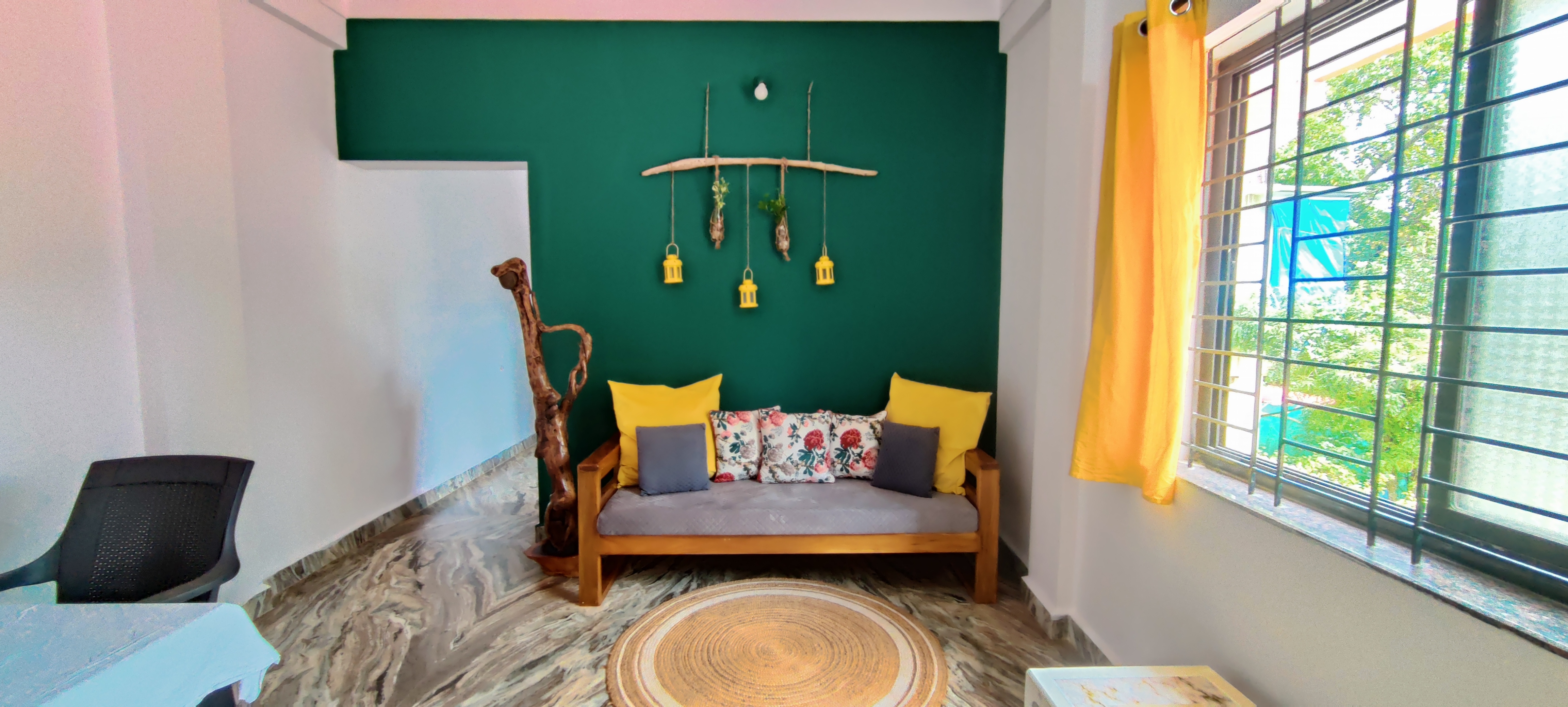 1 BHK apartment with High speed wifi and AC