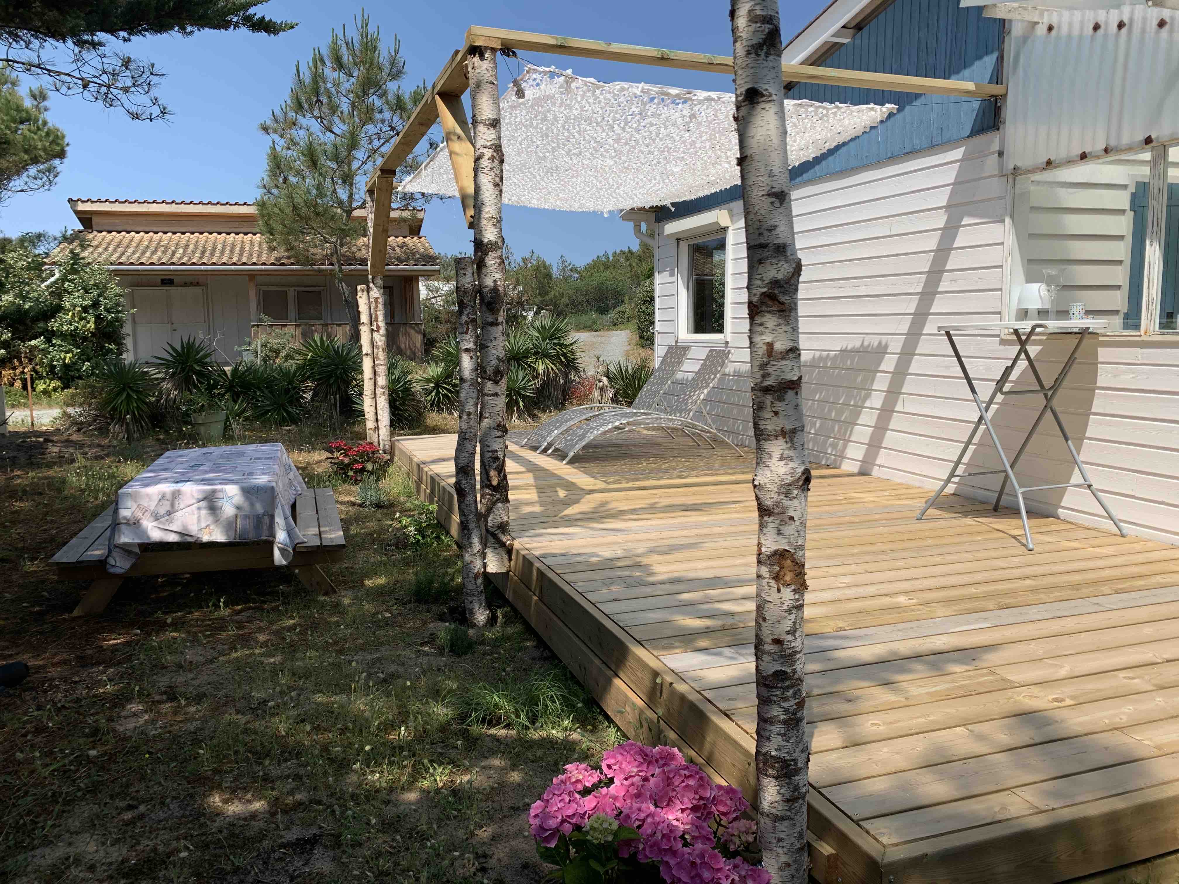 Charming naturist CHM bungalow 2 steps from the ocean