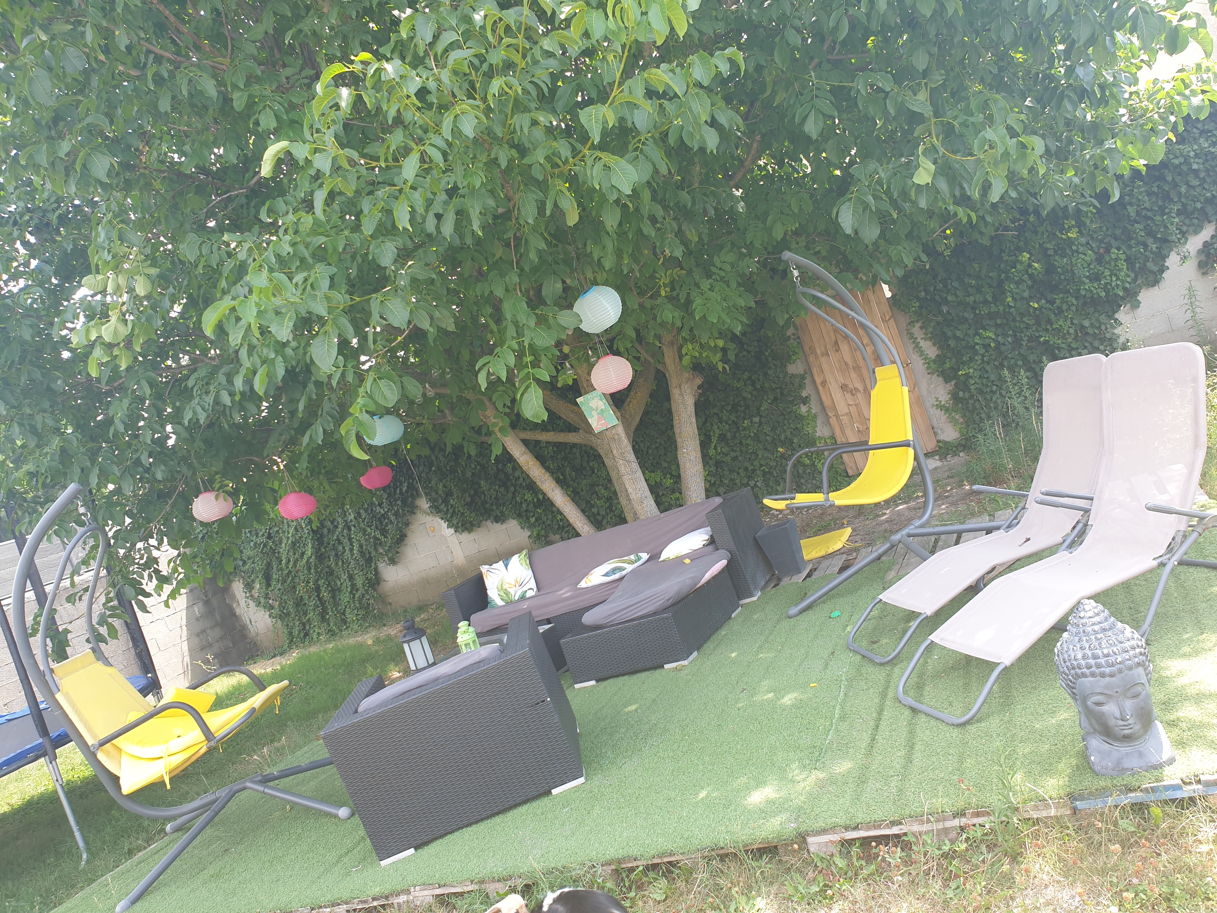 2 bedroom house with spa and garden