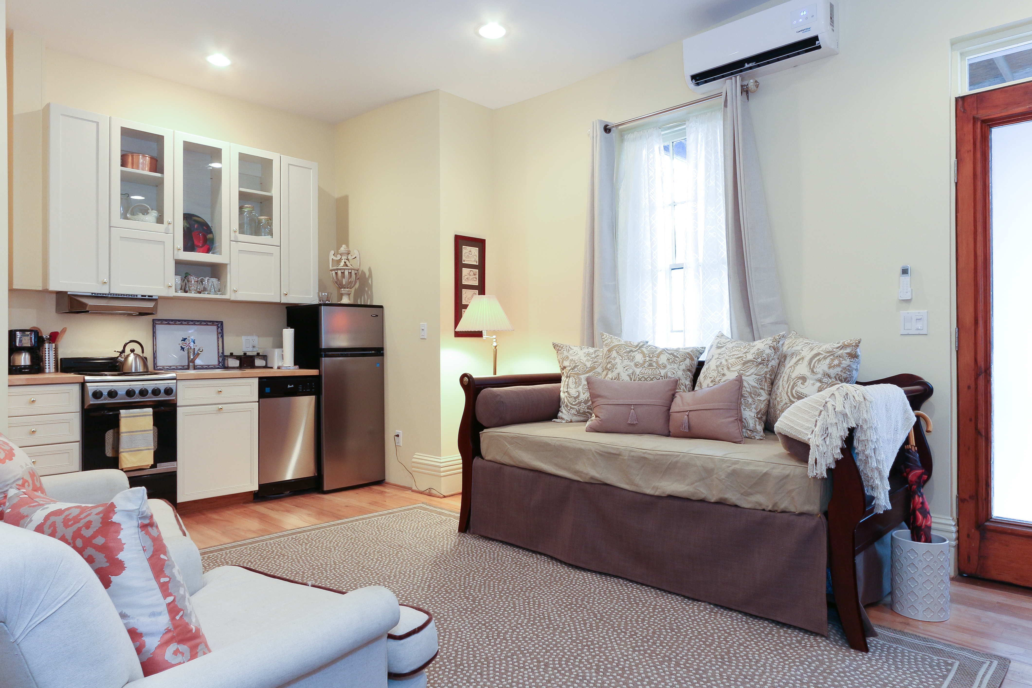 Historic Carriage House + Parking! in Union Station, Stanton Park, Kingman Park, Washington Dc