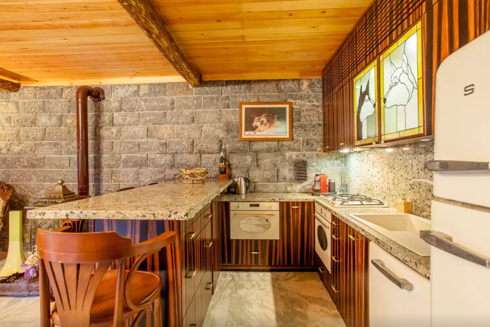 Historical Chalet Style Stone House in Polonezköy Beykoz şehrinde