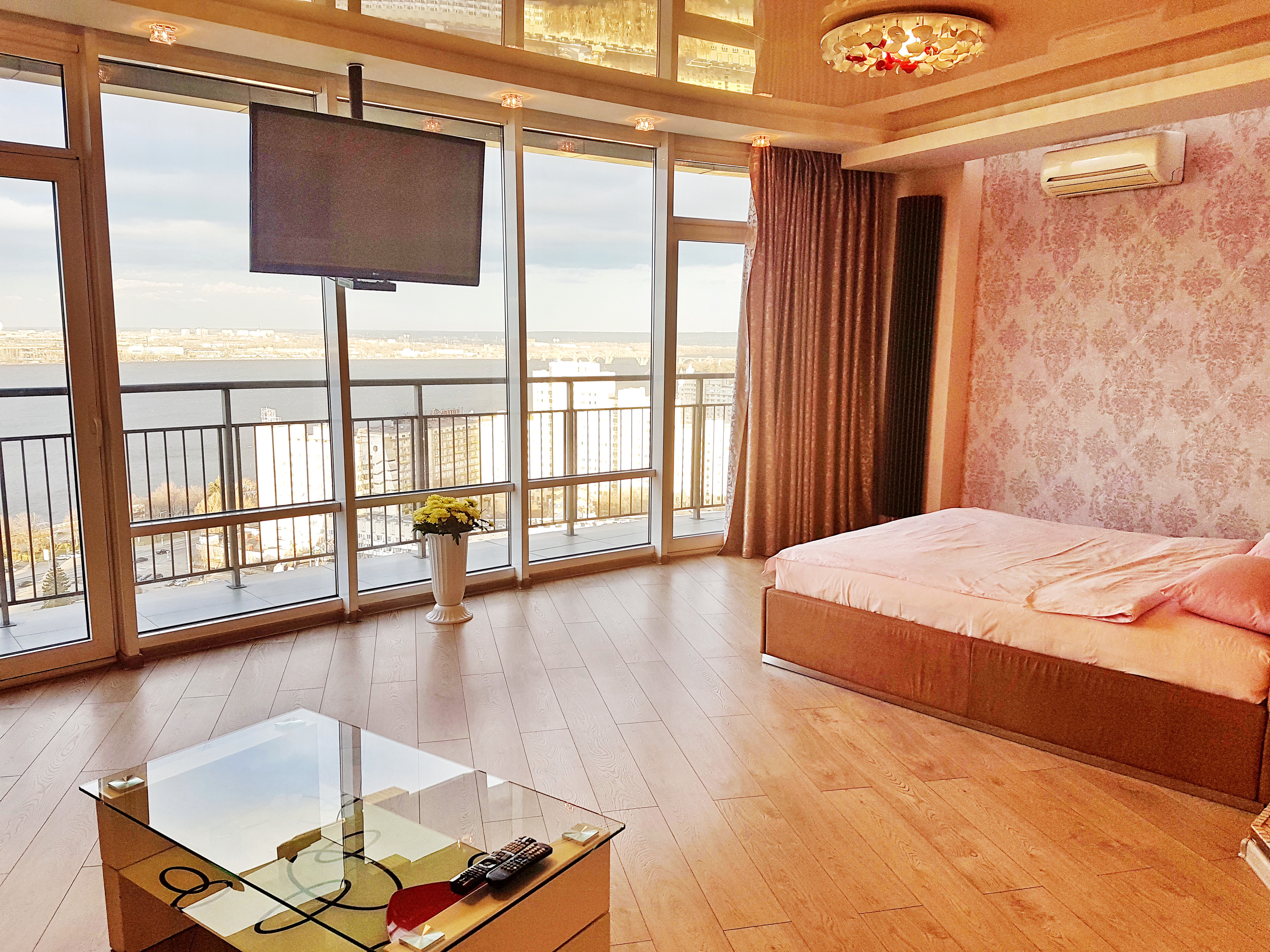 Best Apartment in Most City, Jacuzzi. River view