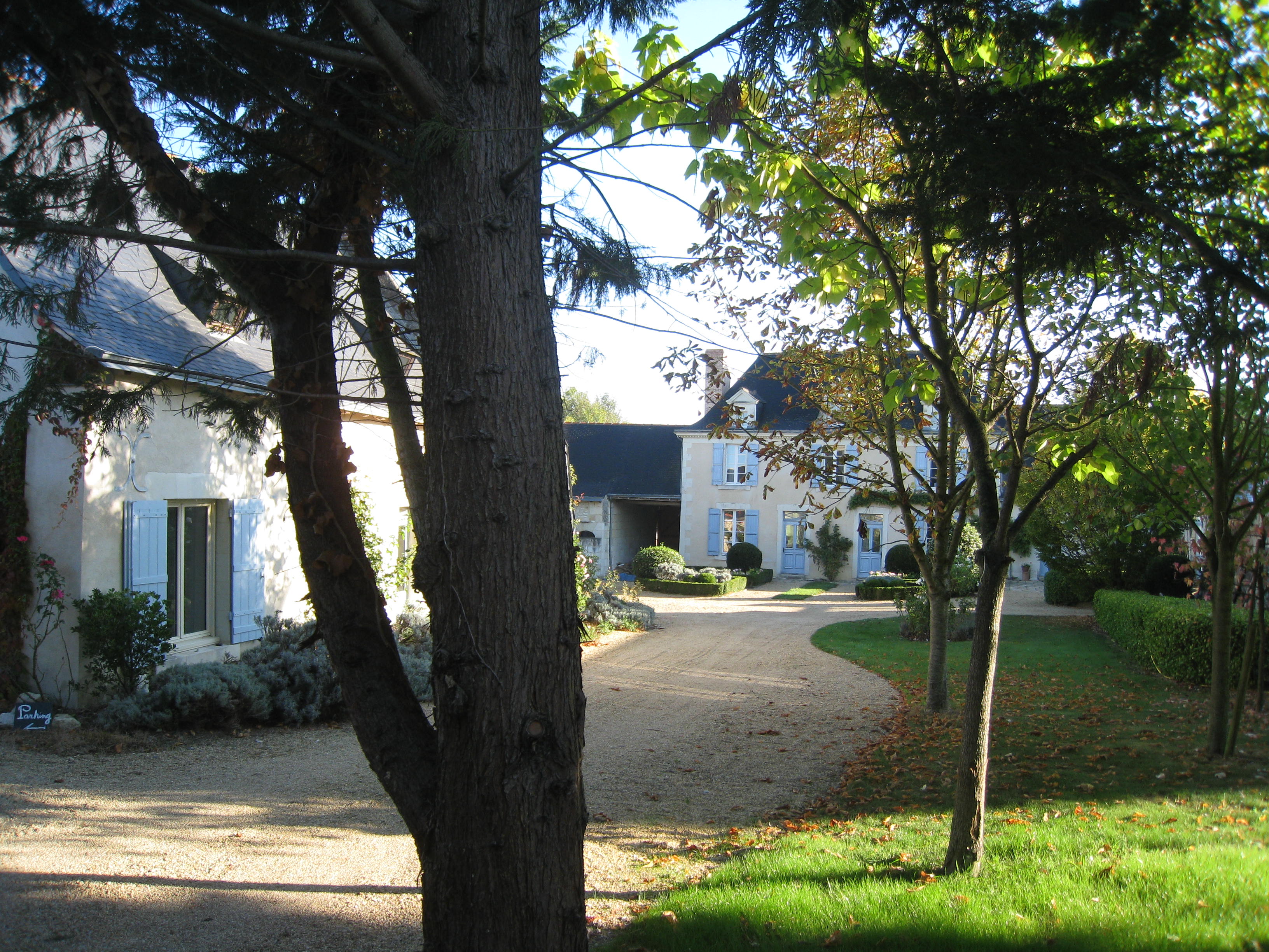 Le Petit Pavillon Loire Romance Cottages for Rent in NoyantlaPlaine