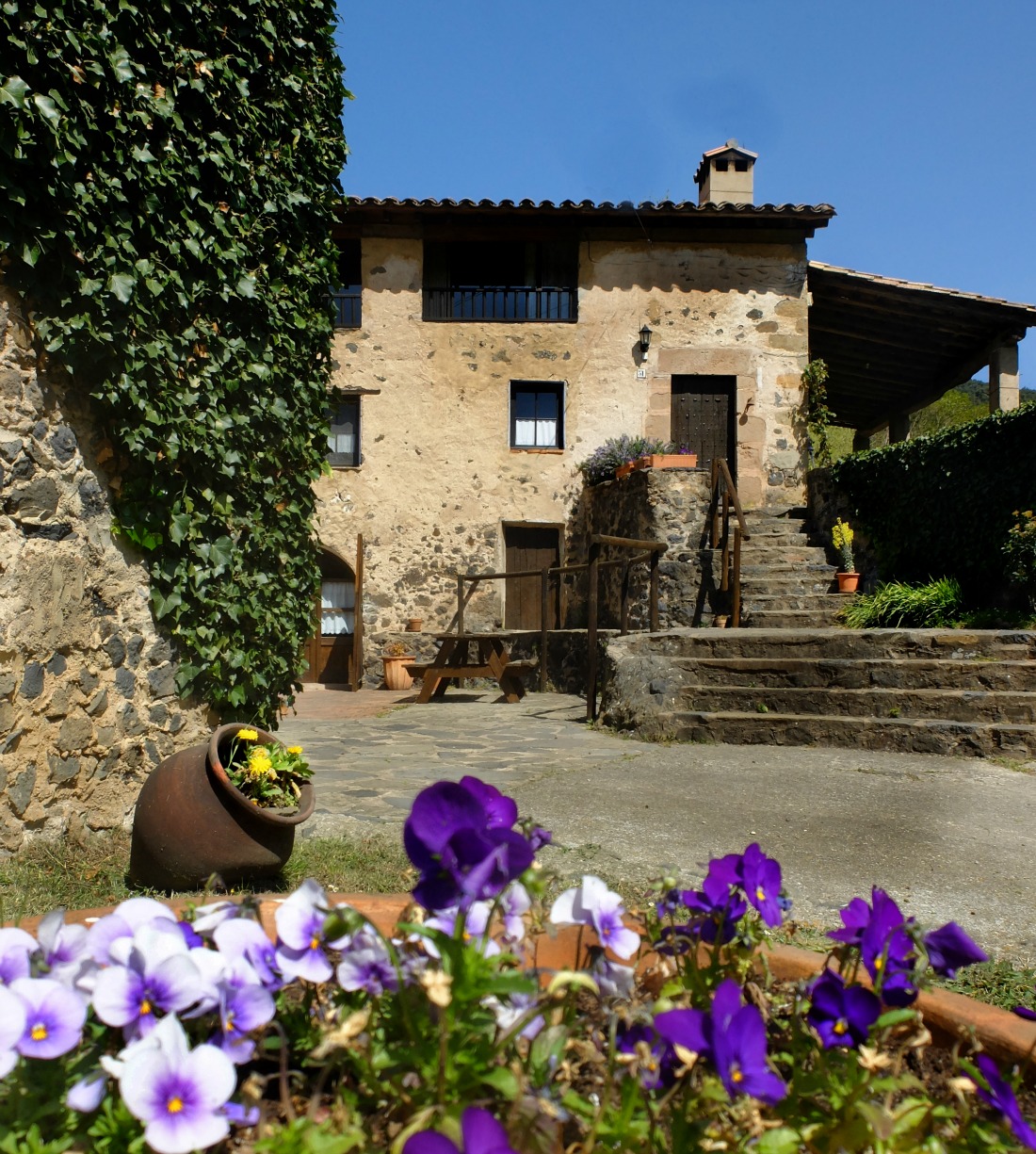 GRANOTA - Mas Violella. Naturaleza in Castellfollit de la Roca, Girona