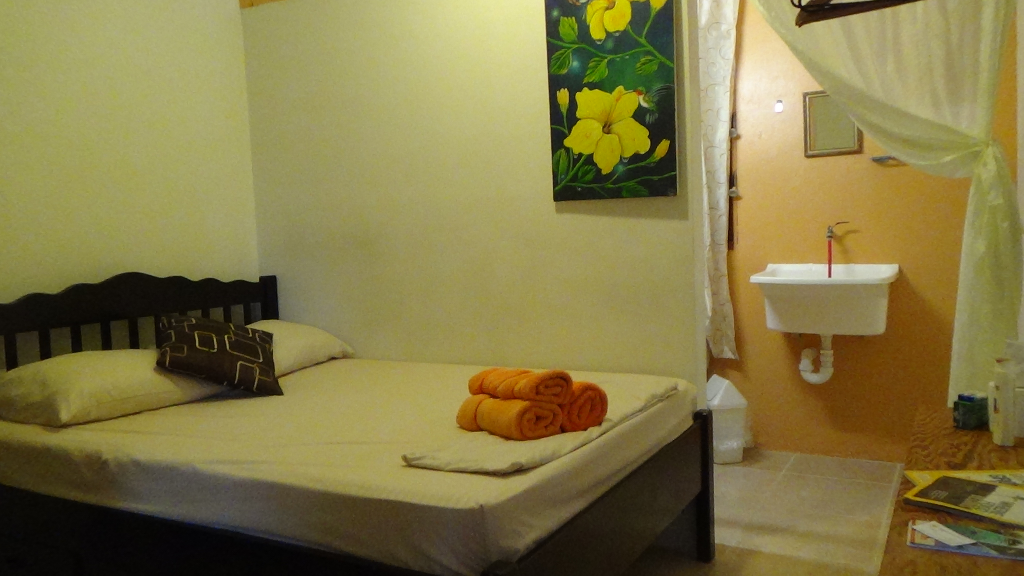 Bright room with own bathroom in Cayo, Belize