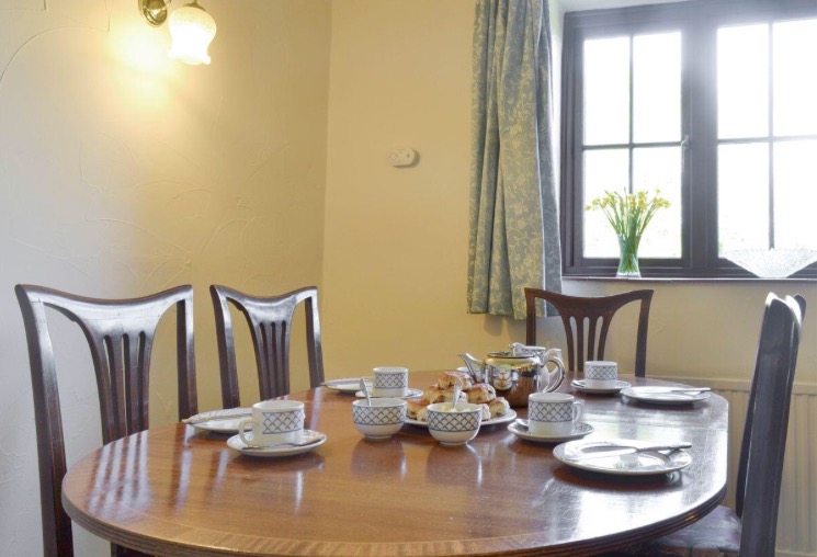 Perion Park Court: The Stables (piscina) - Airbnb