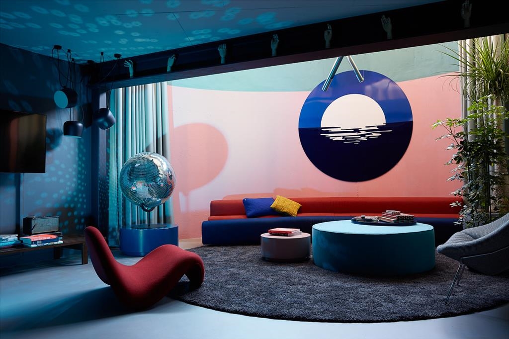 Off-the-wall downtown design suite — Amsterdam stay
