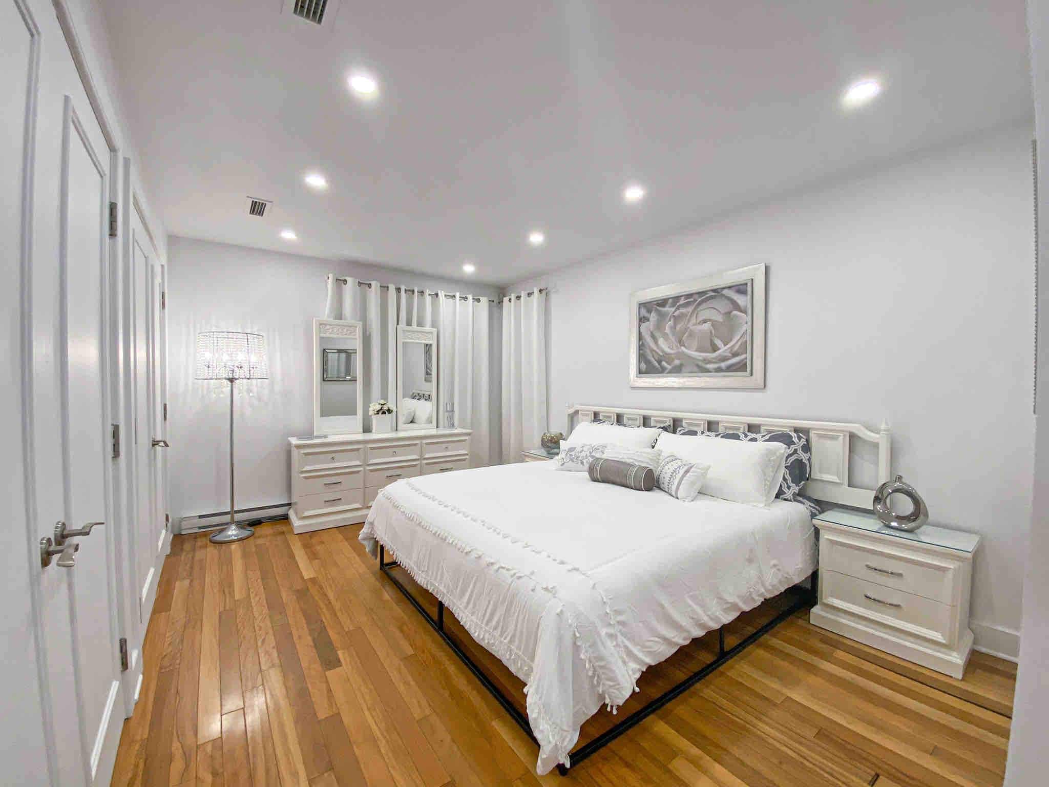 Downtown calm and peaceful 4-BR - with Parking