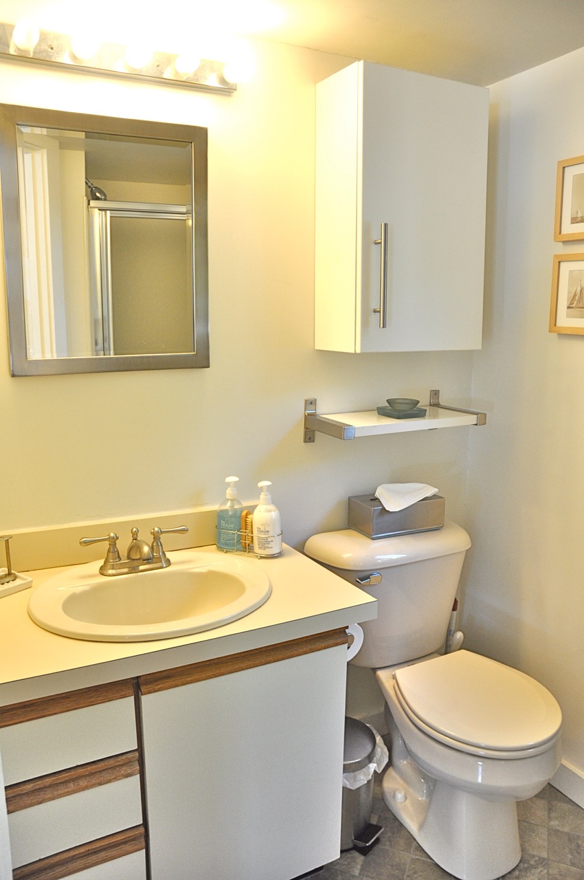 PET FRIENDLY 1BR COTTAGE 3 MIN WALK TO TOWN CTR Cottages for Rent