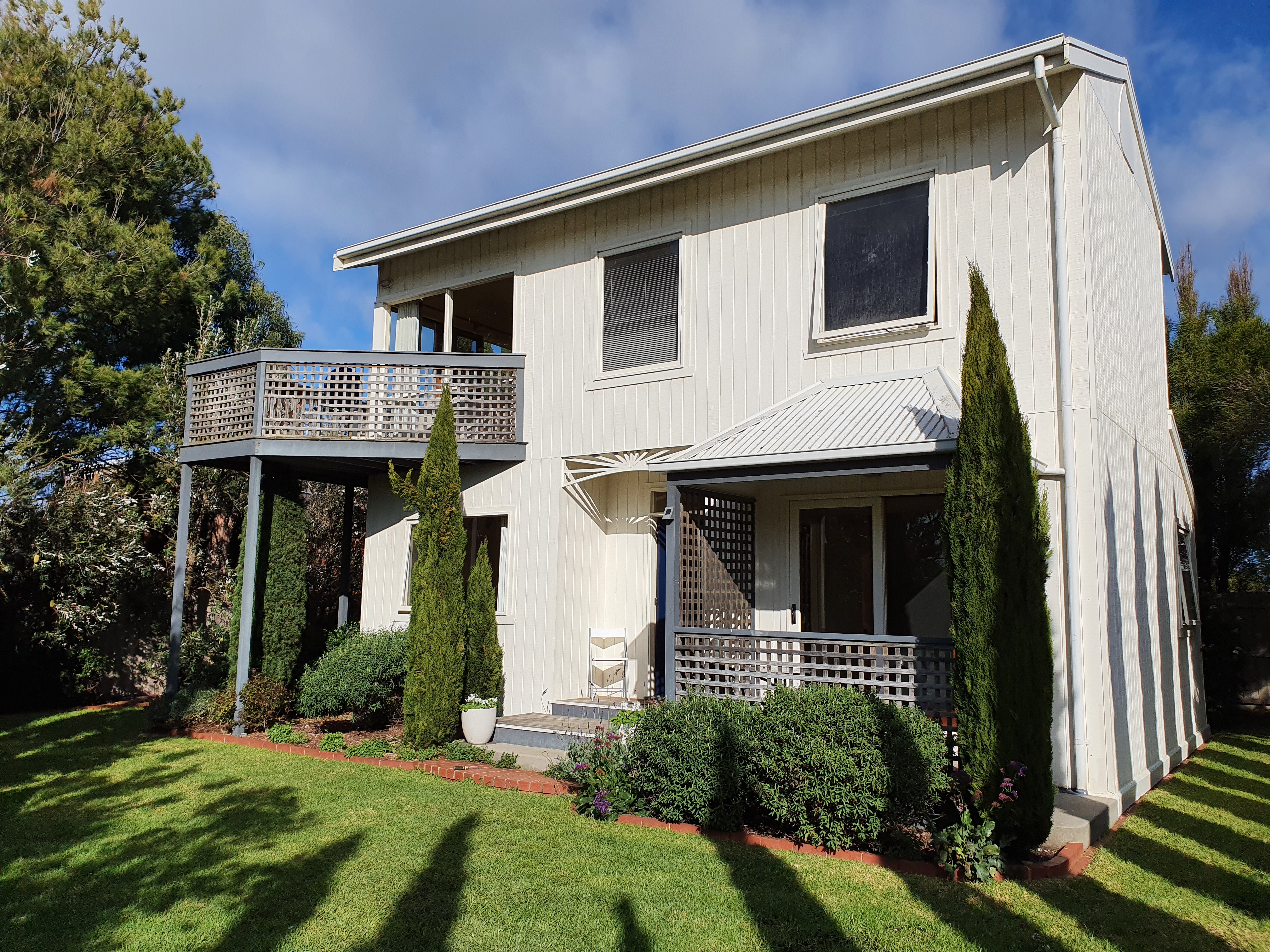 Beach Cottage Torquay - bright, cosy, by the beach in Surf Coast, Barwon South West Vic