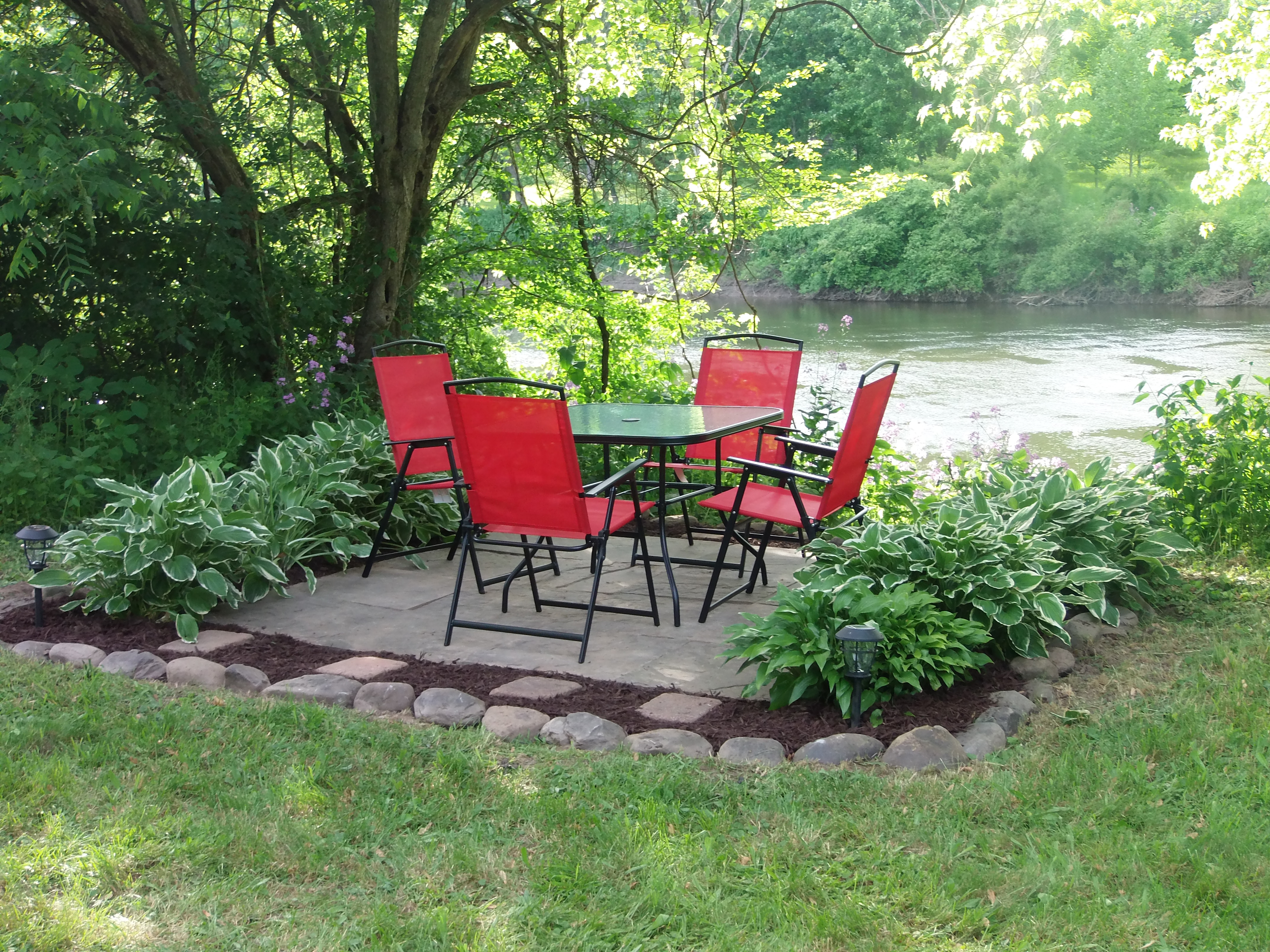 Riverfront country escape 2 acres -newly renovated