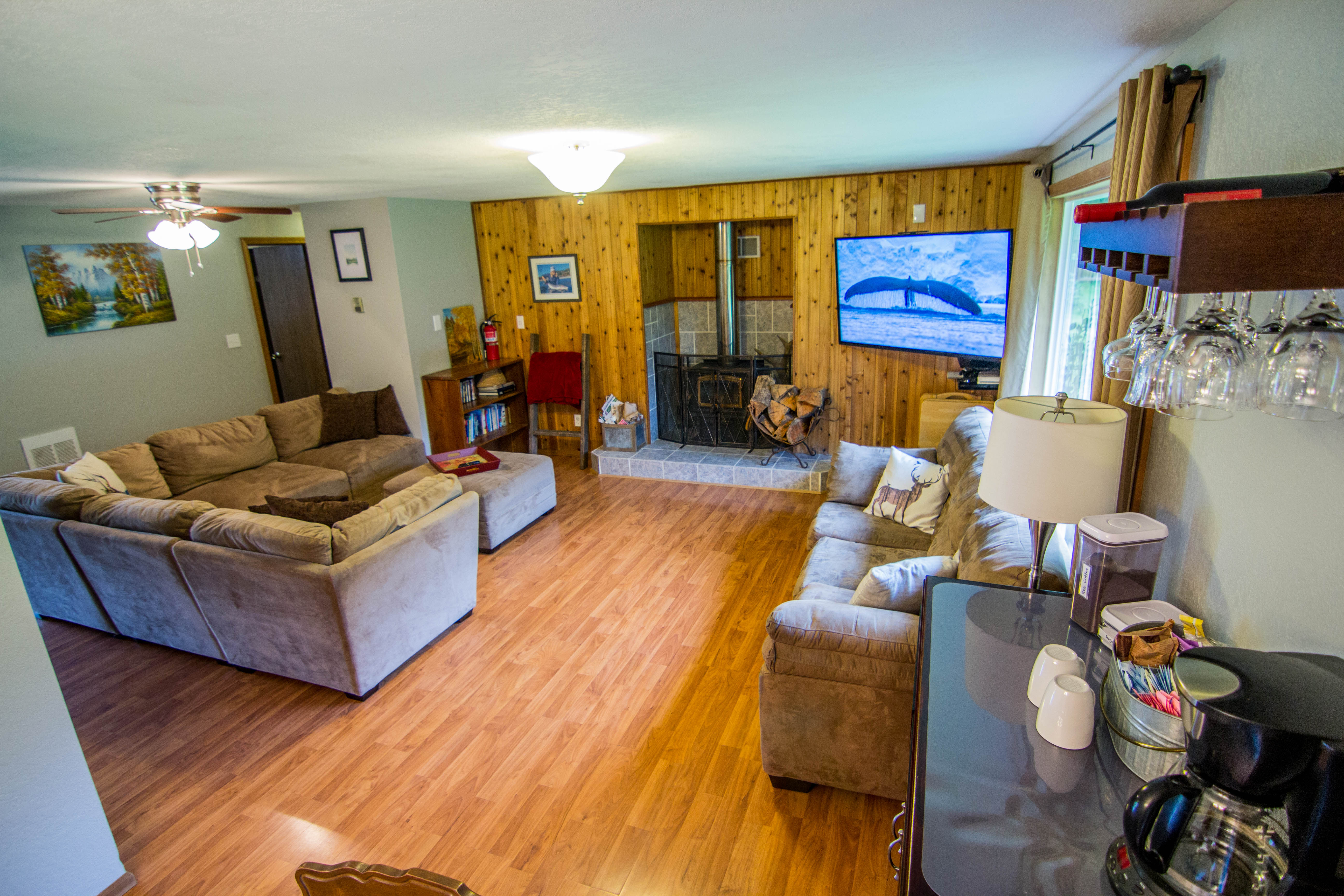 Elk Loop VR 3 BR Outdoor Getaway w Fast Houses for Rent in