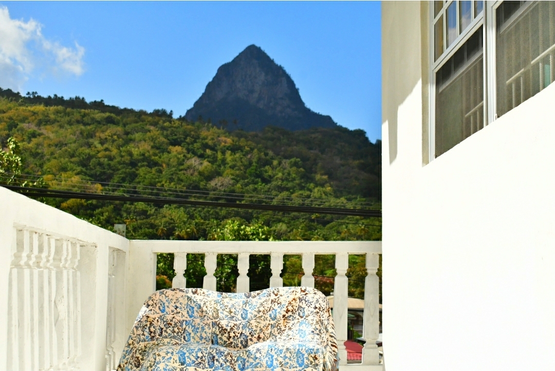 Spacious 1 Bedroom Downstairs Apartment