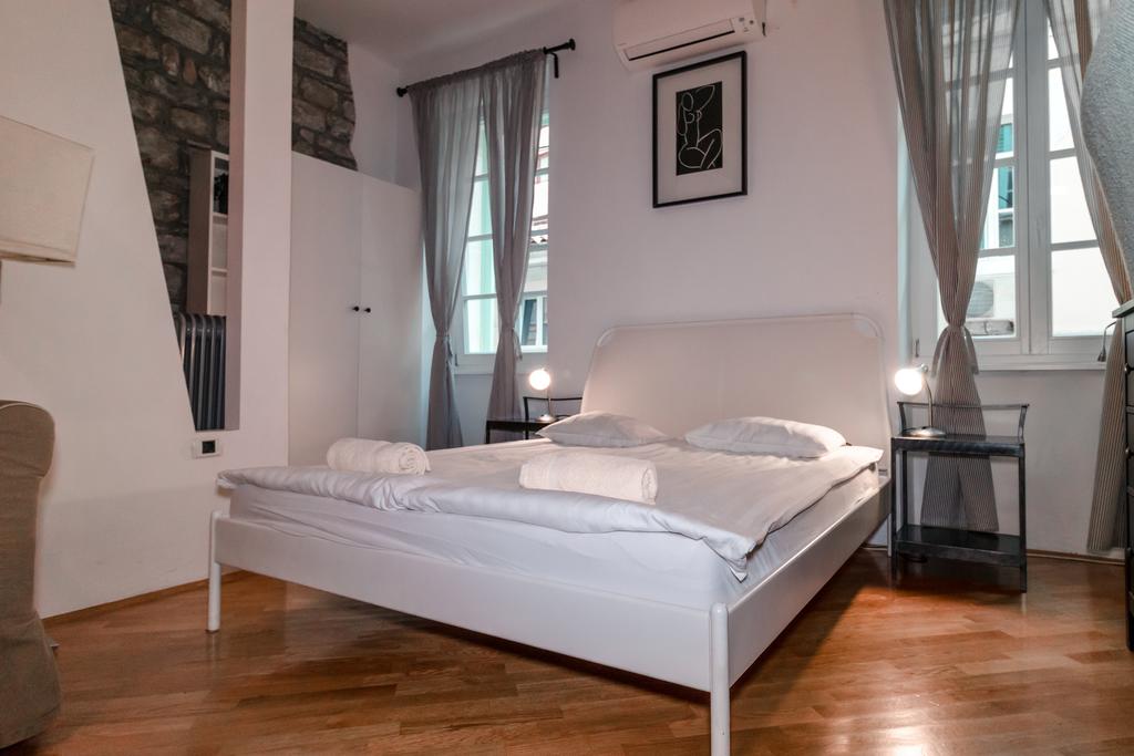 Apartments Artemus Music Studio 1 Apartments for Rent in Piran