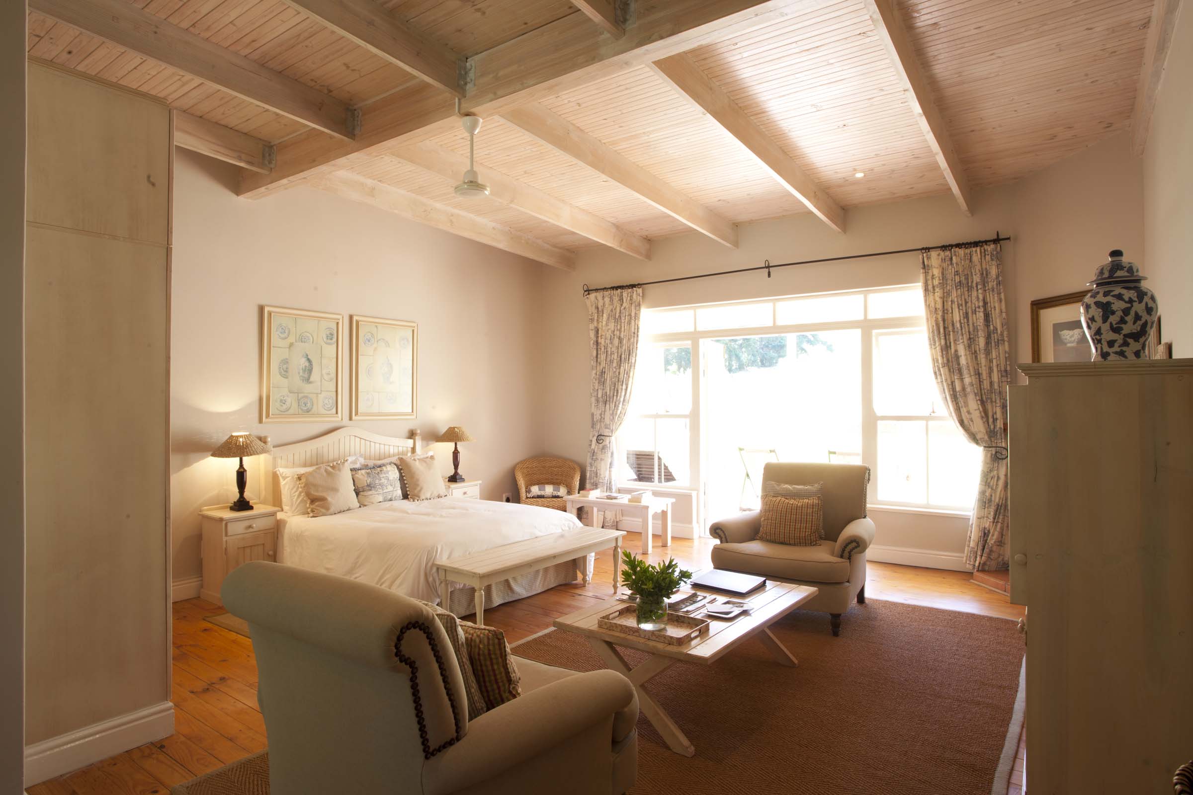 Luxurious Country Lodge