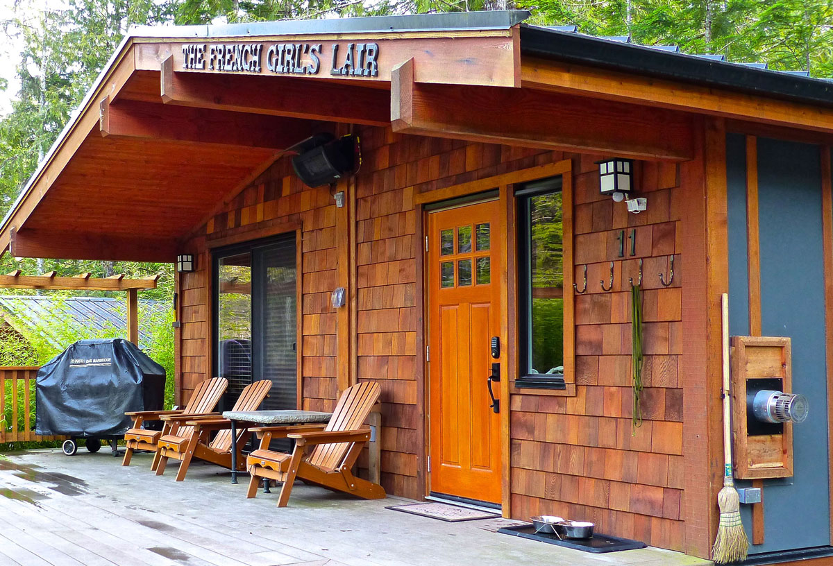 ★ French Girl's Lair: The Original Renfrew Retreat