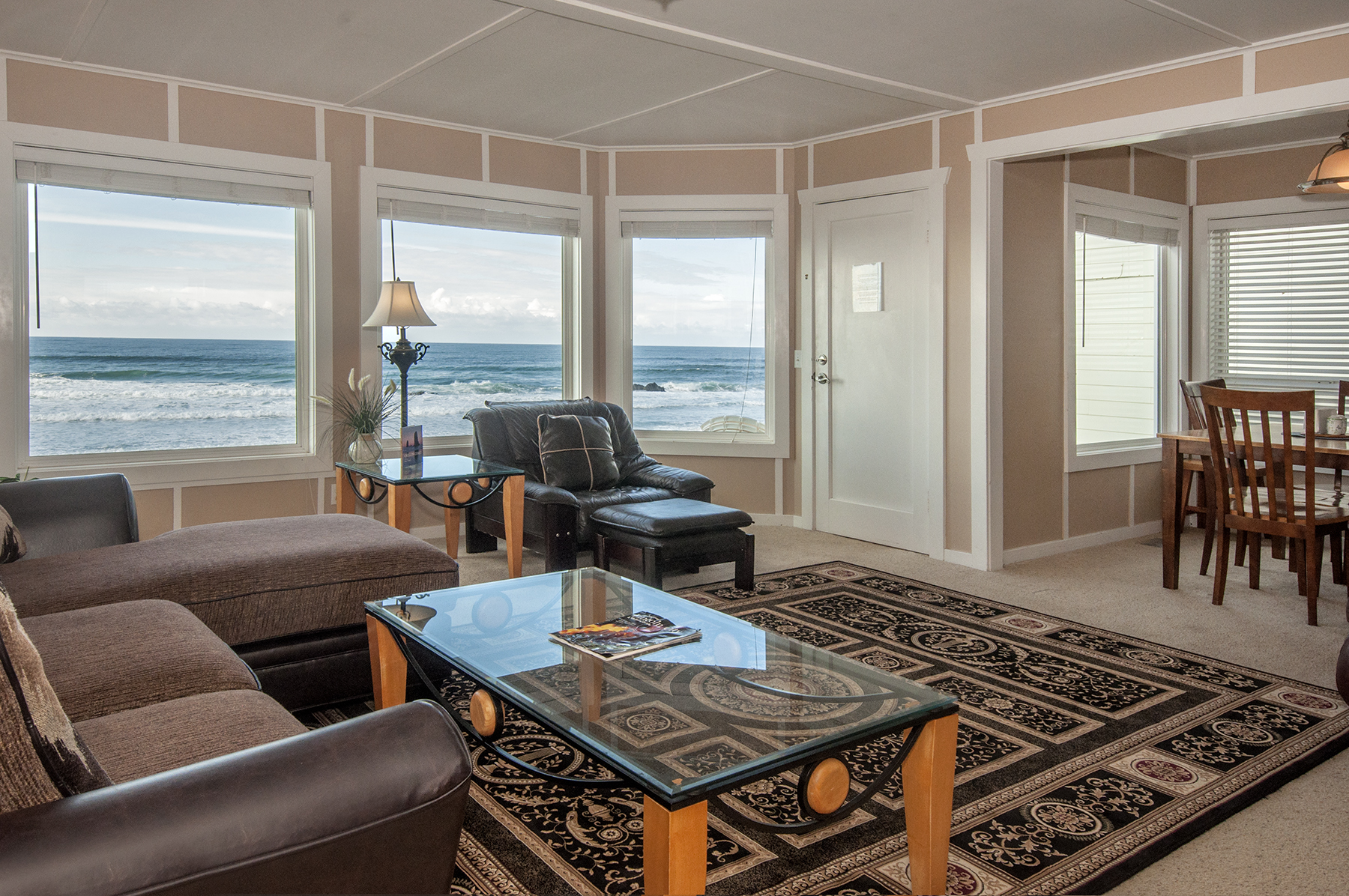 OceanFront, Hot Tub, Walk to the Casino Houses for Rent in Lincoln