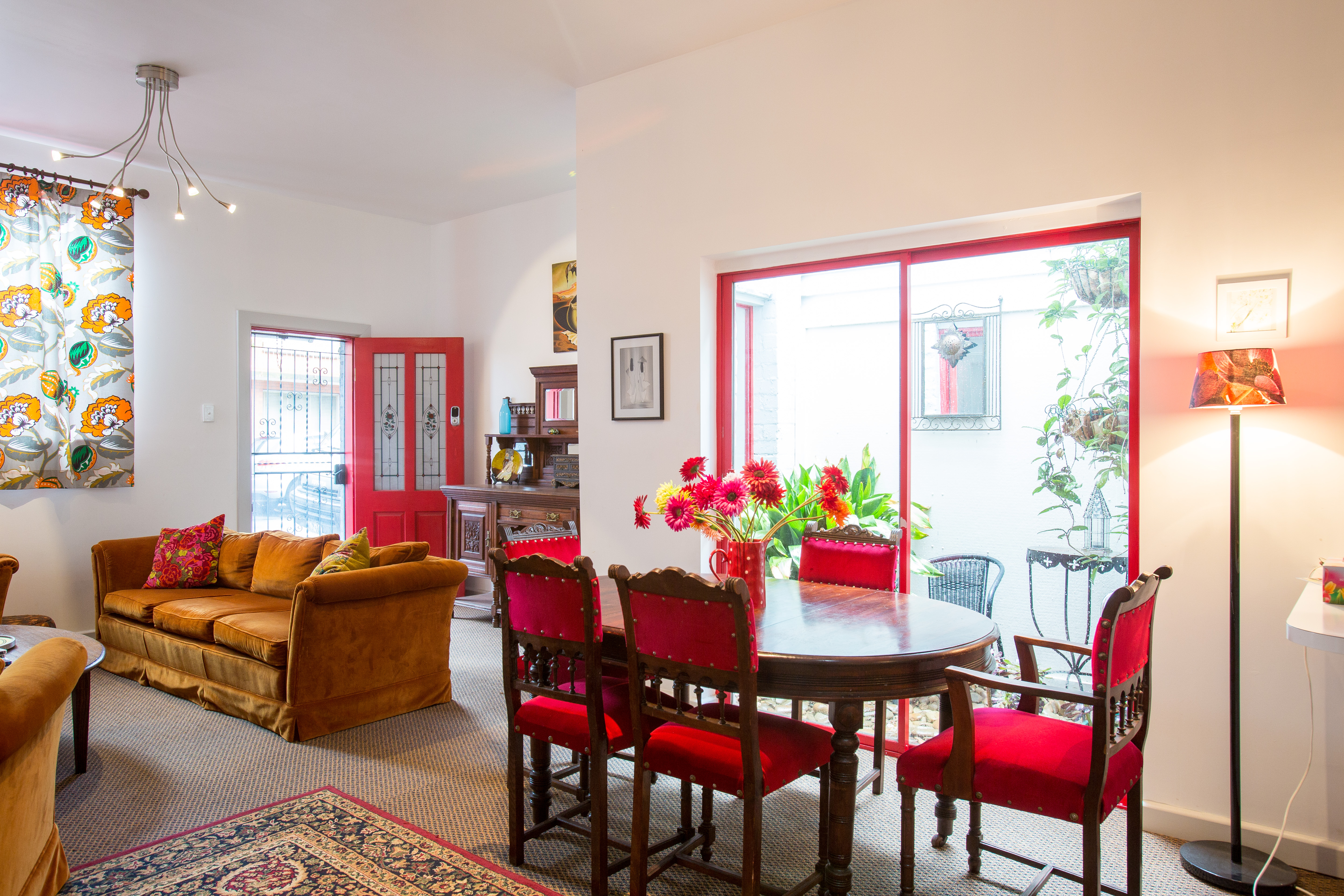 Huge bright townhouse with terrace