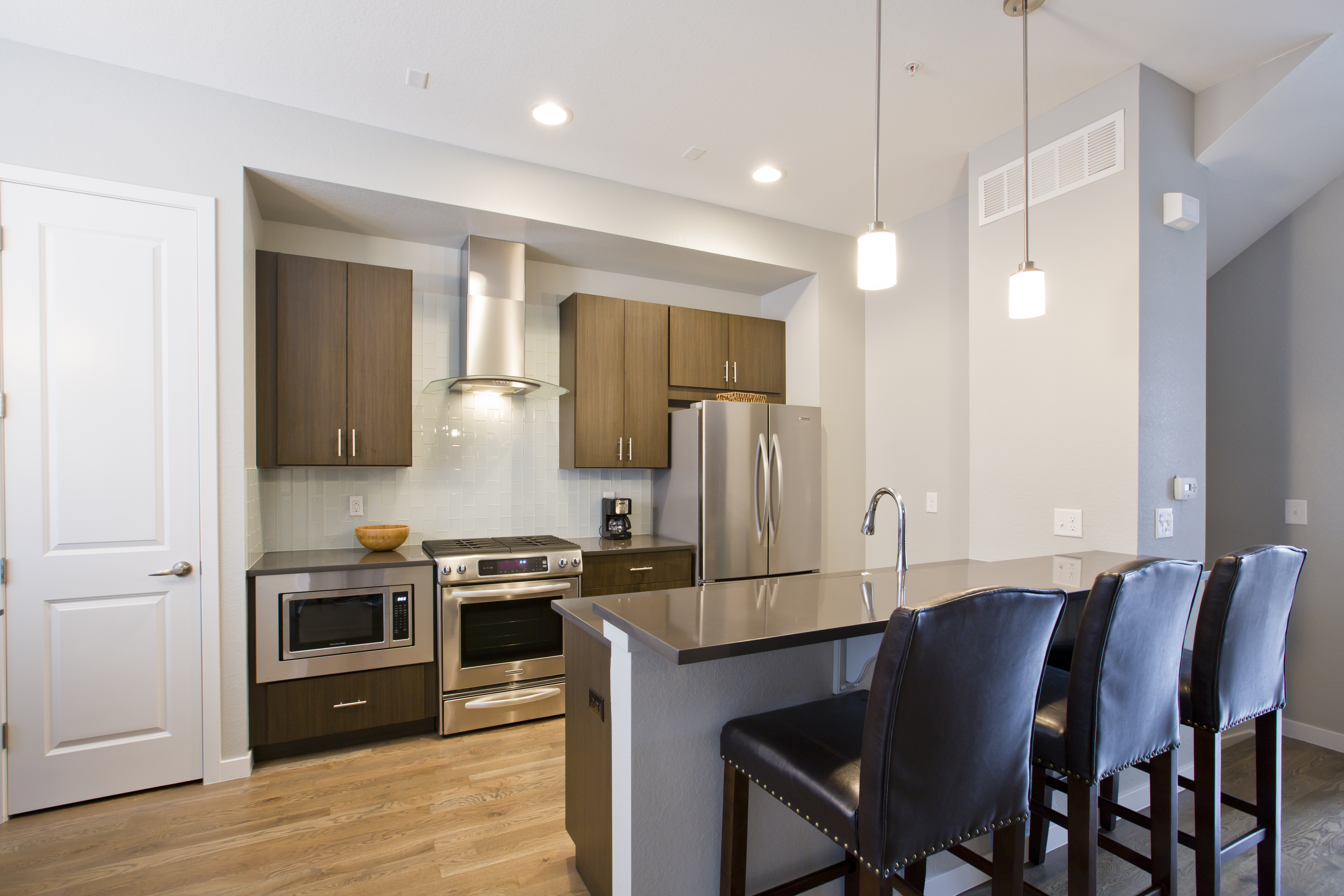 Three Bedroom, Prime Location, Top Floor Balcony in Jefferson Park, Denver