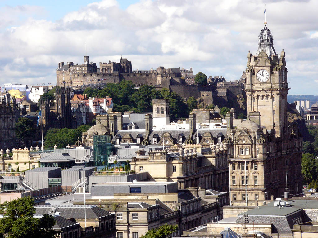 2 Bedroom 1 Bath Apartment, Lawnmarket, Royal Mile in Old Town, Princes Street and Leith Street, Edinburgh