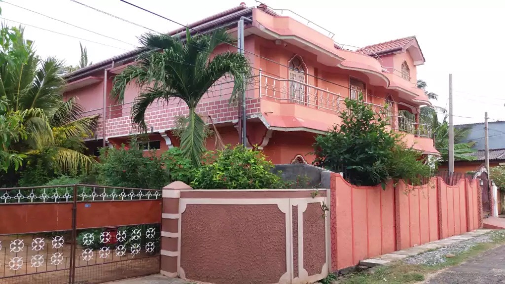 Trinco Modern Holidays House A