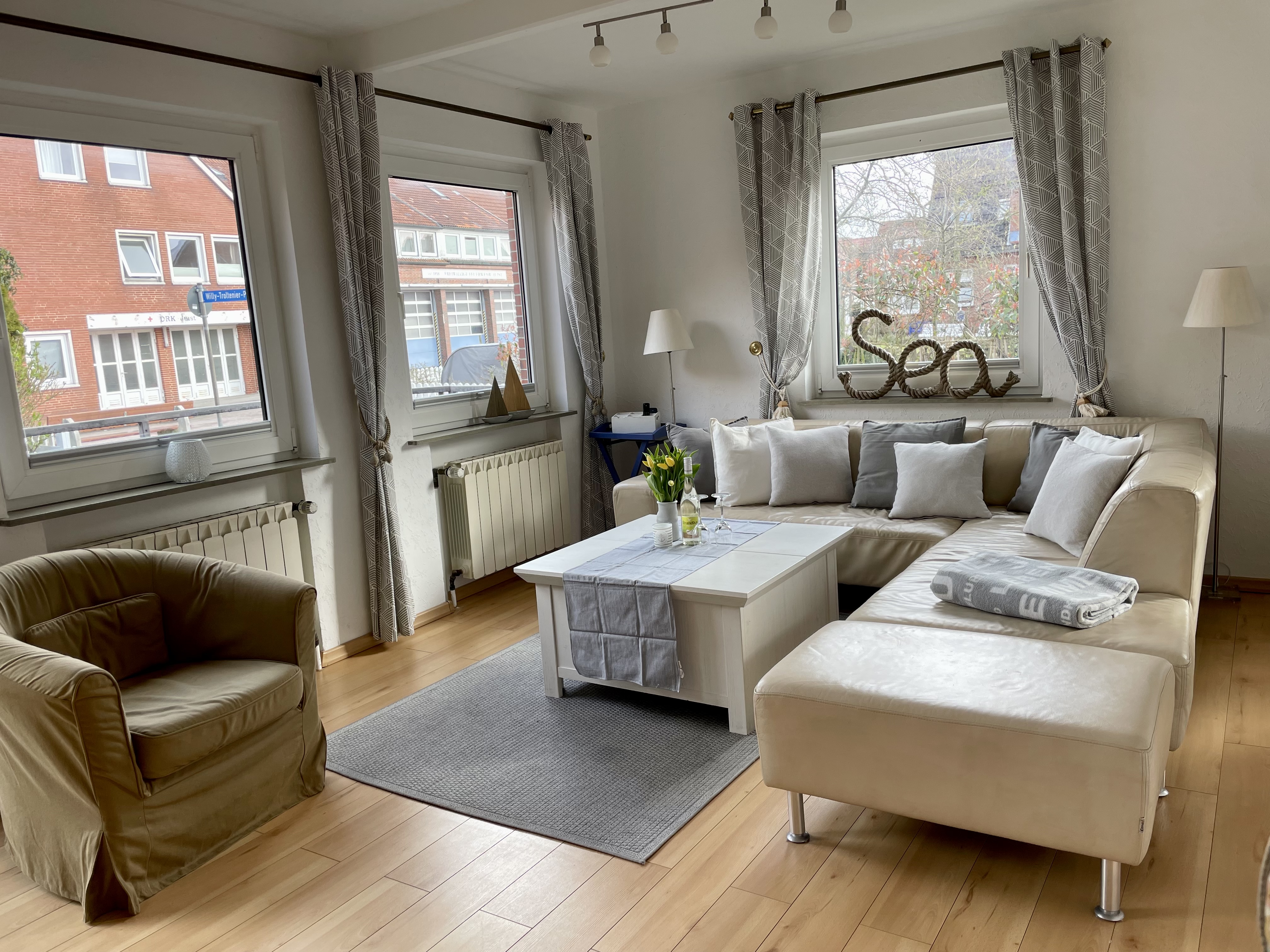 Island Apartment with Beach Back & Garden