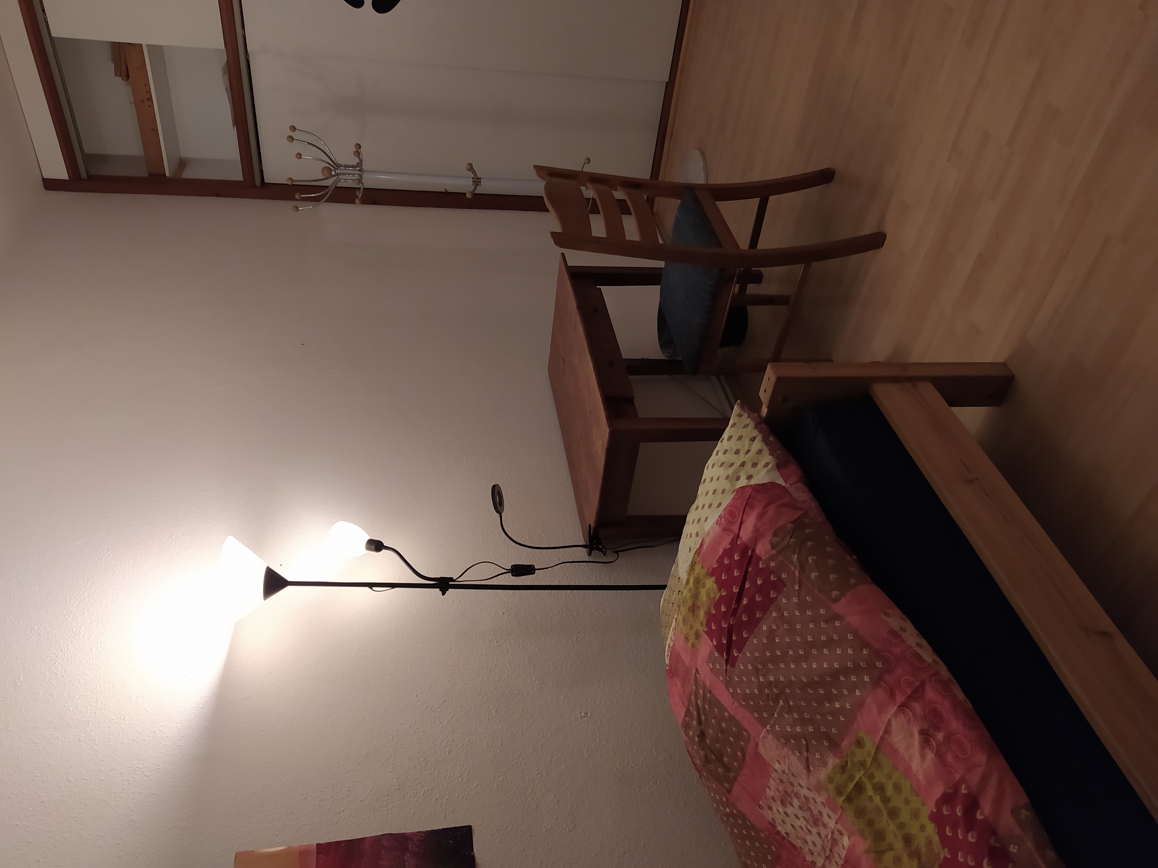 13m2 room near train station + center