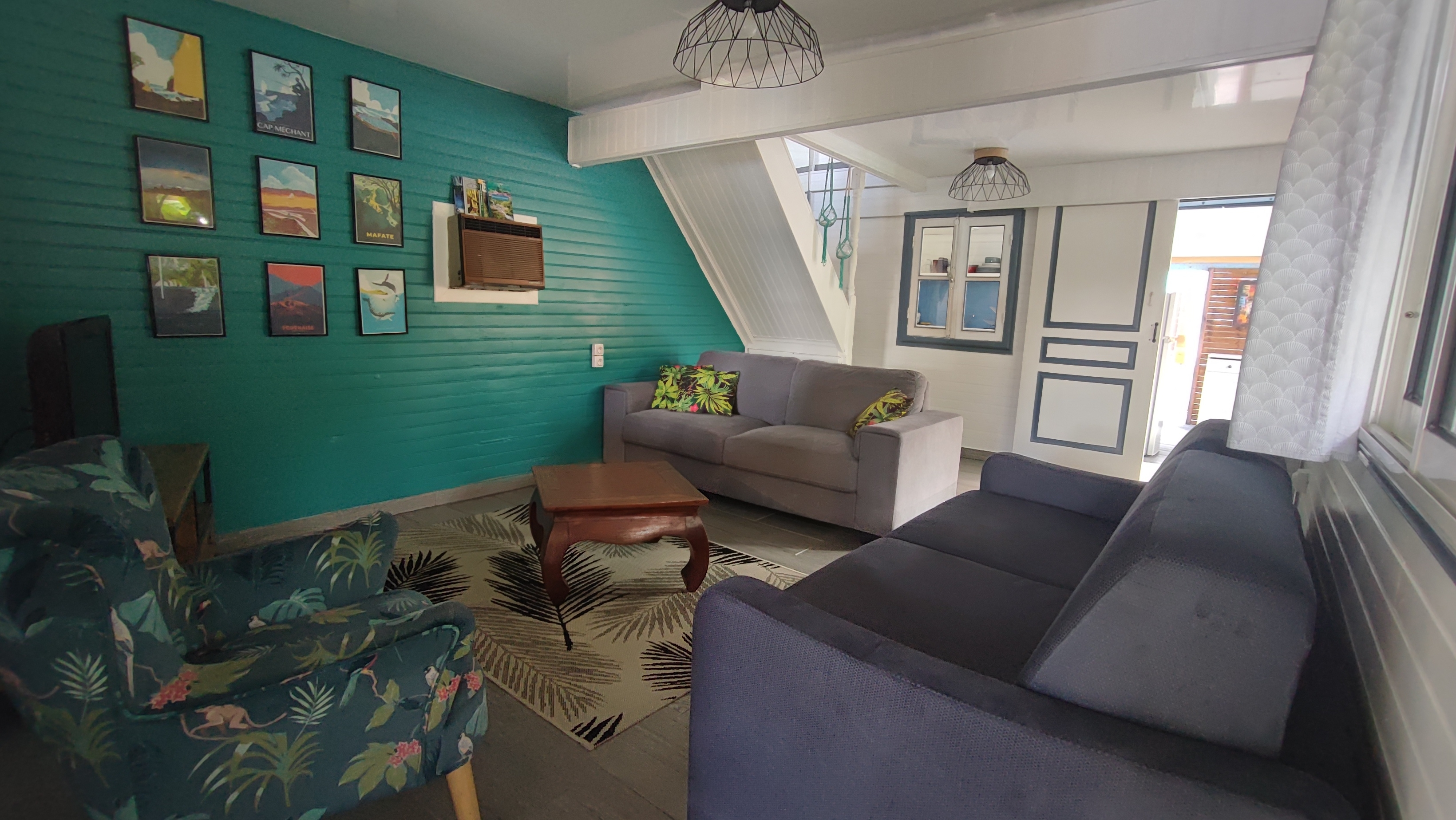Creole duplex bungalow between Sea and Mountains