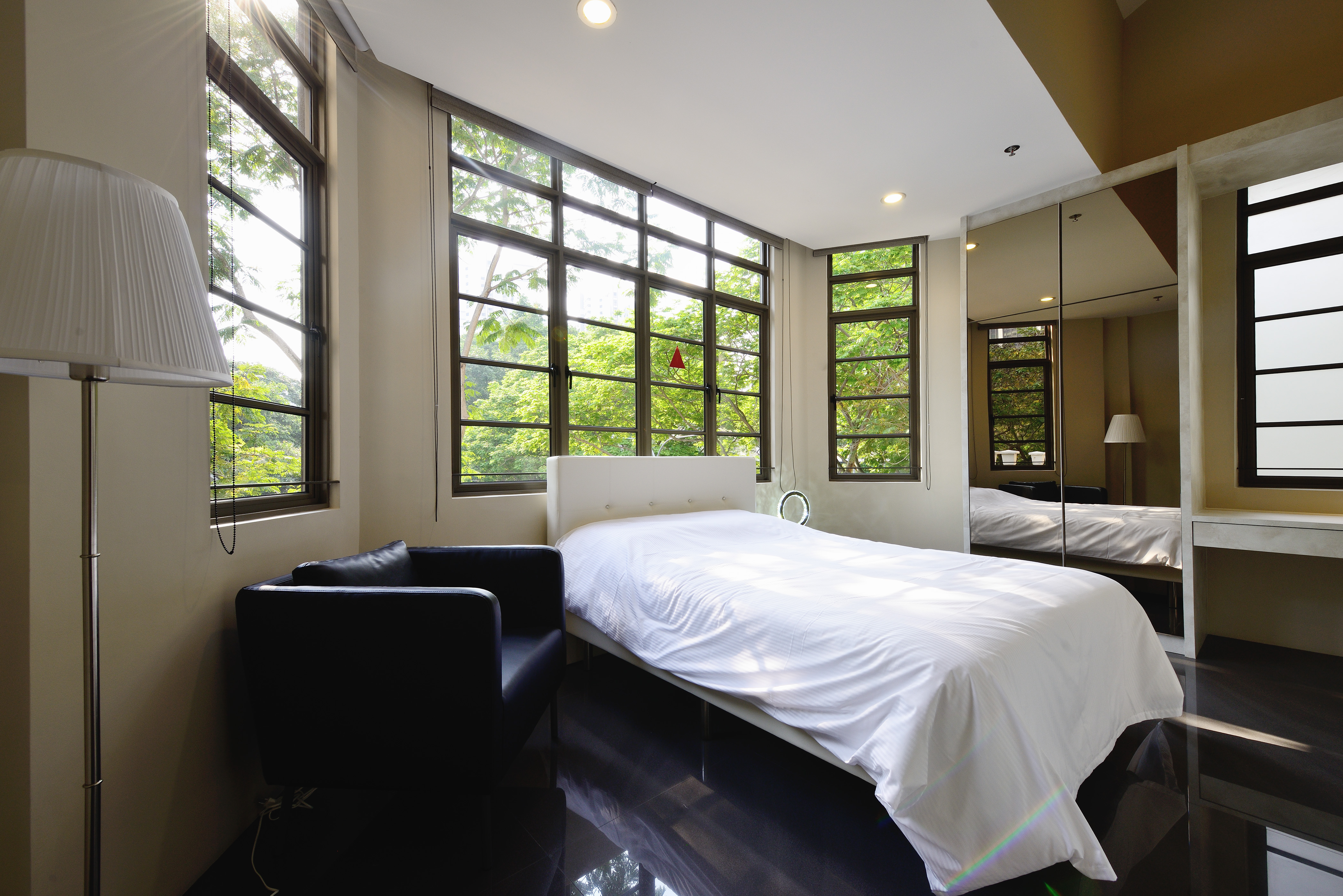 CBD Serviced Studio: spacious, housekeeping, MRT