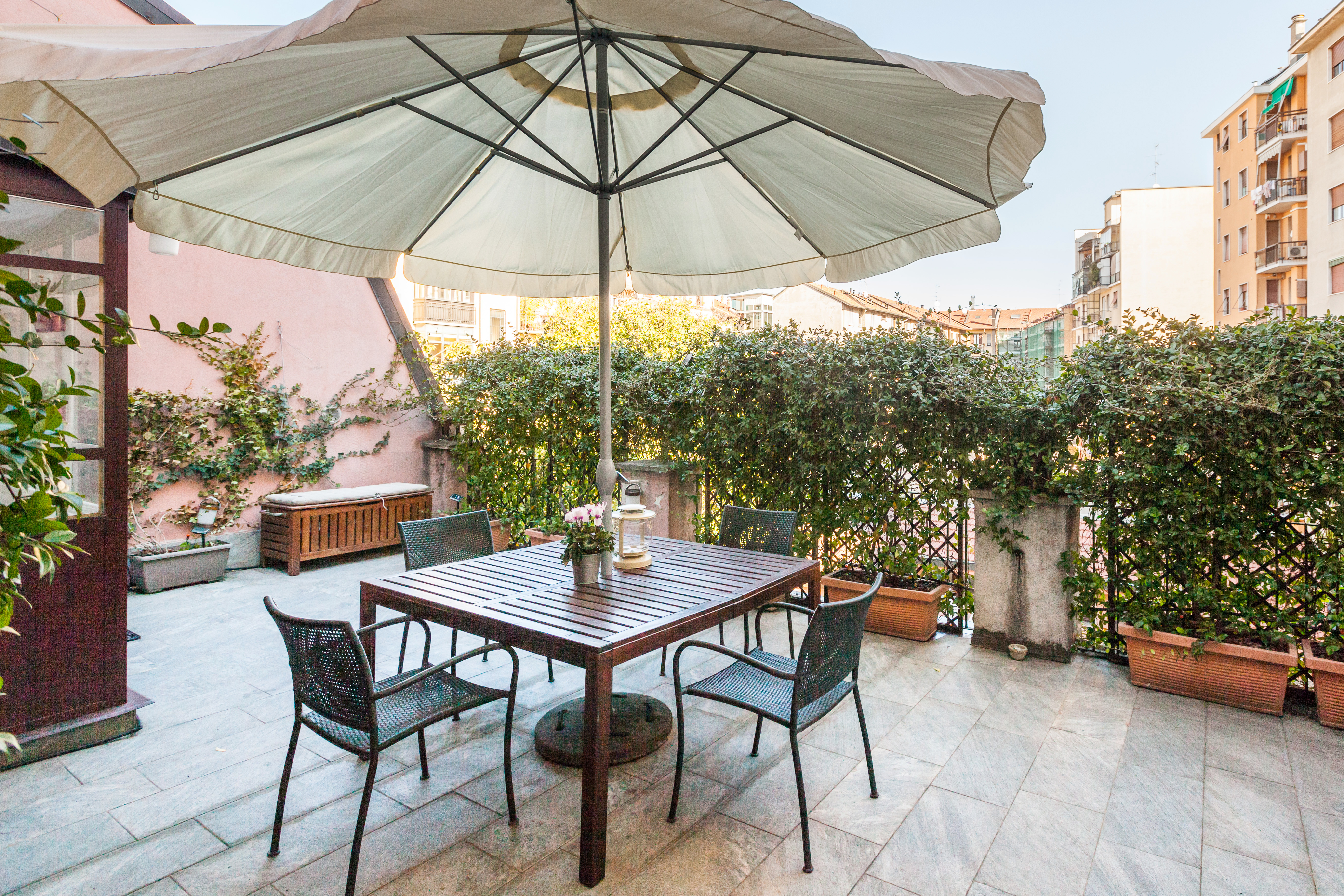 Terrace with 1930s vibes in Milan