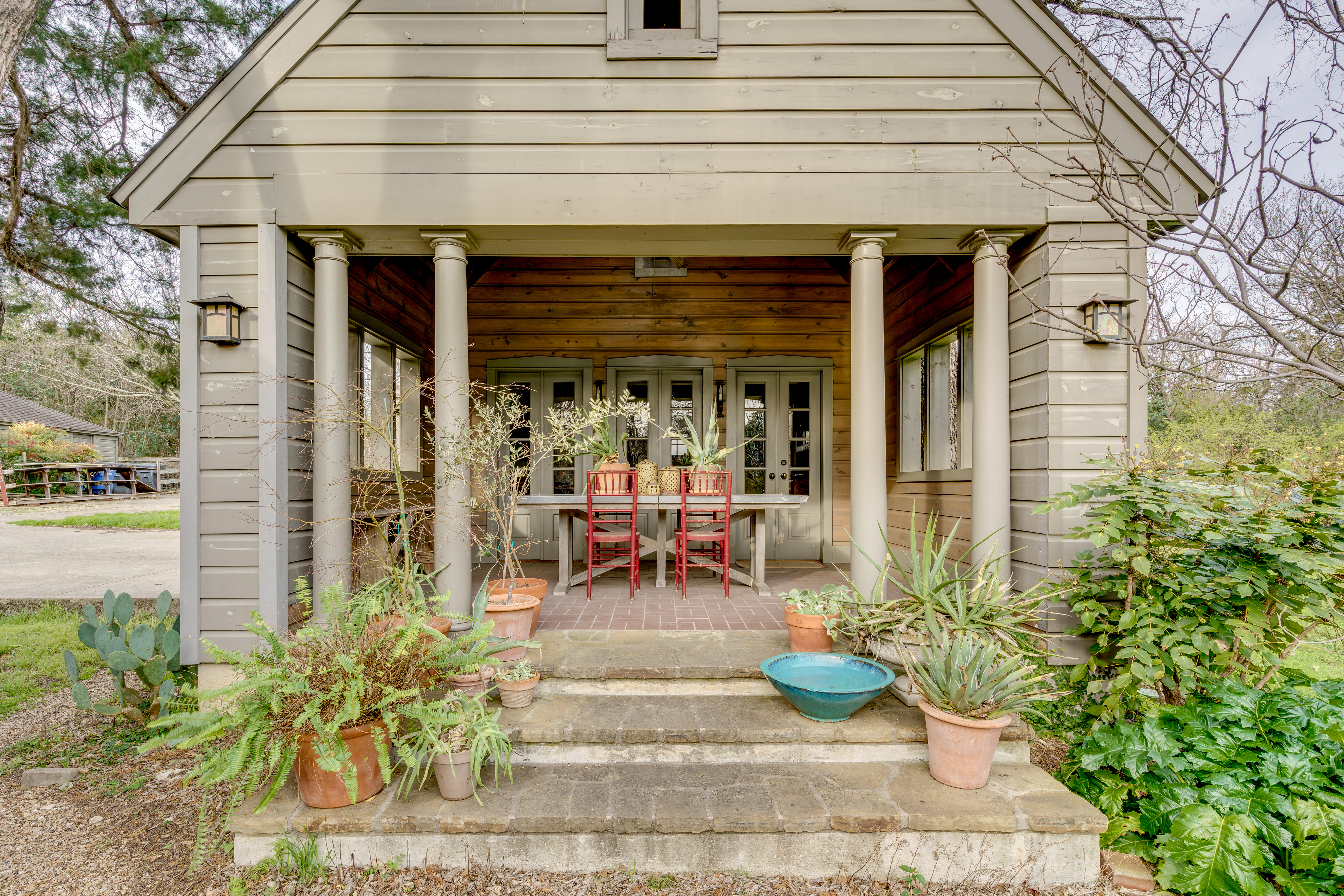 Ravinia Bungalow in District 1, Dallas