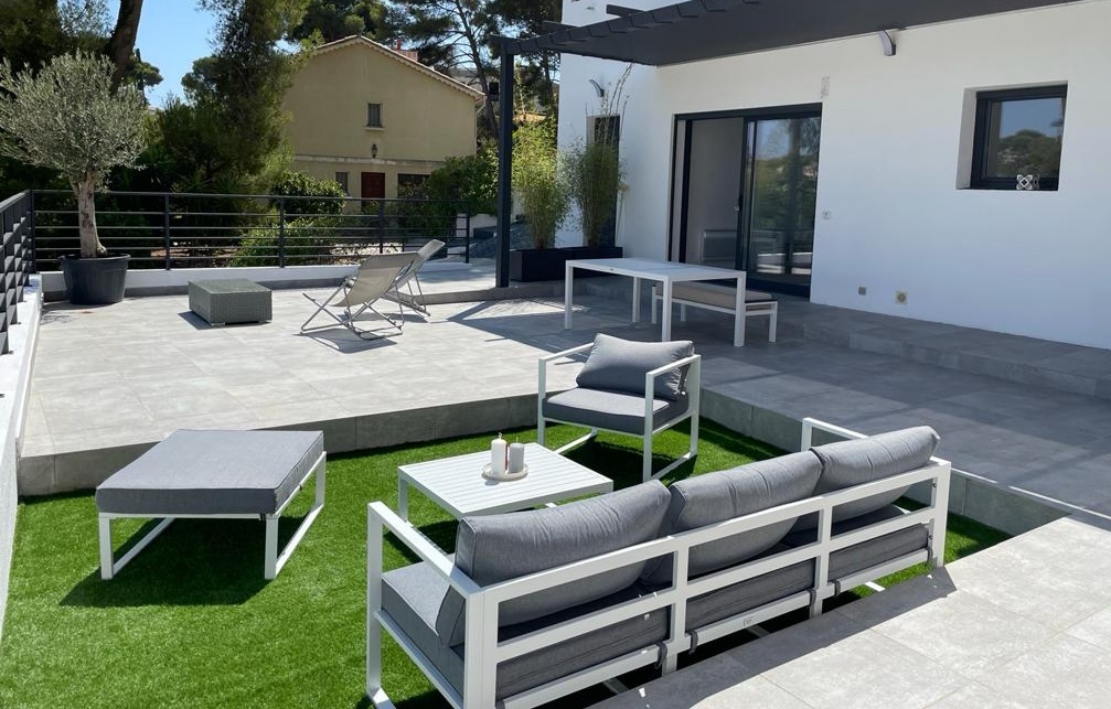 Apartment with very large terrace