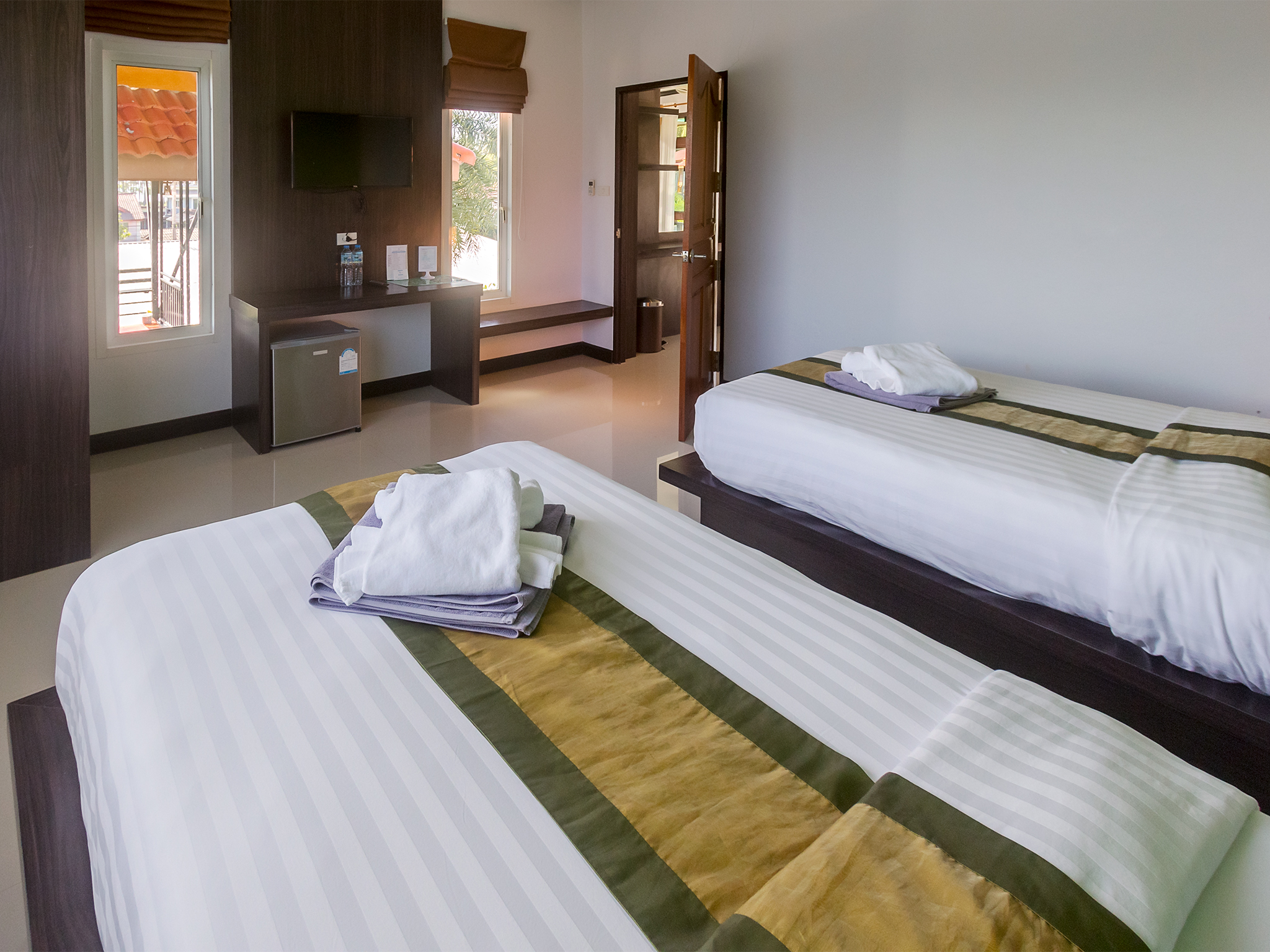 A Lapaya Sea Breeze TWIN Bed Villa DL75