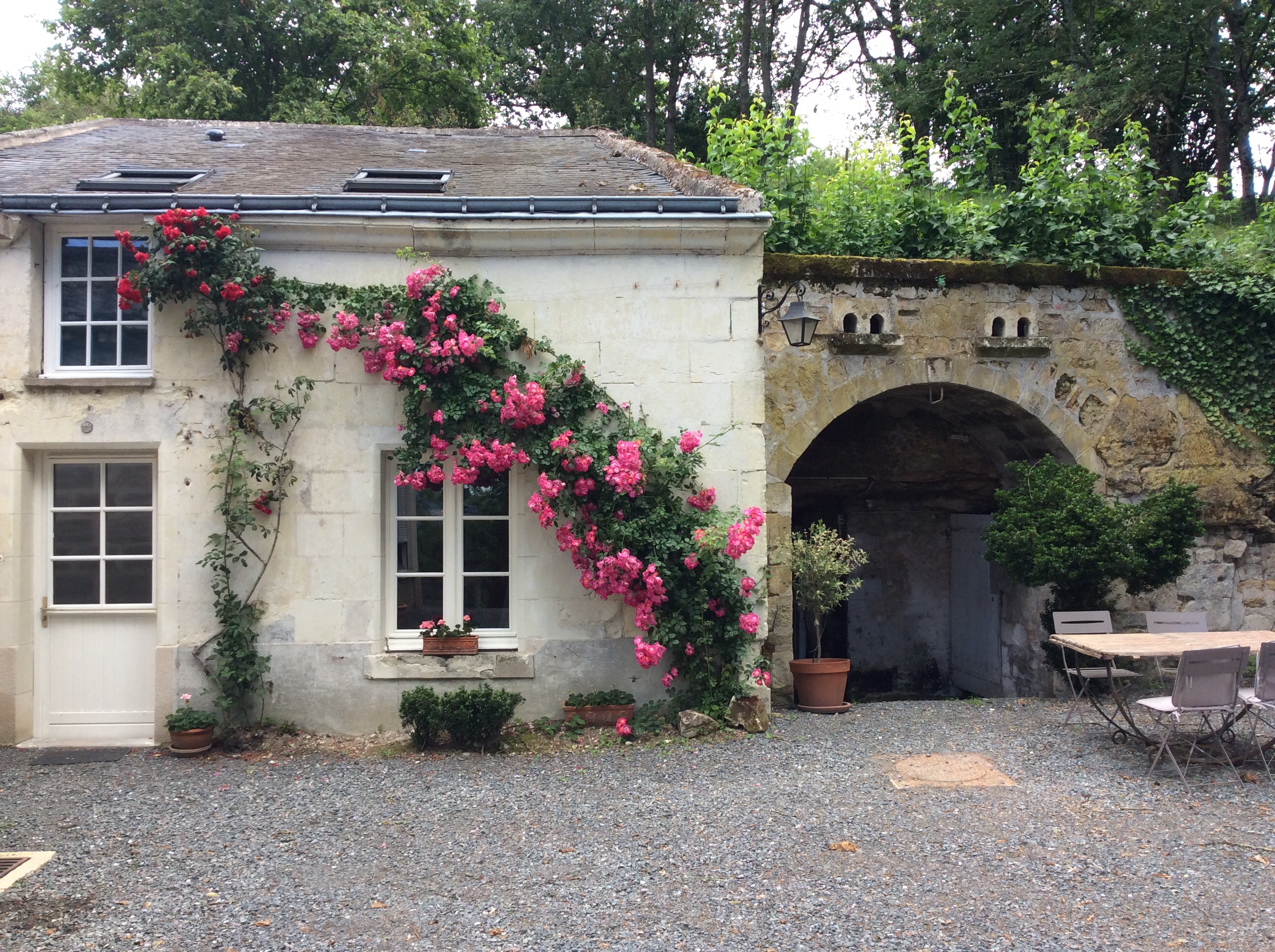 Charming Gite aux Quinquenais in Chinon