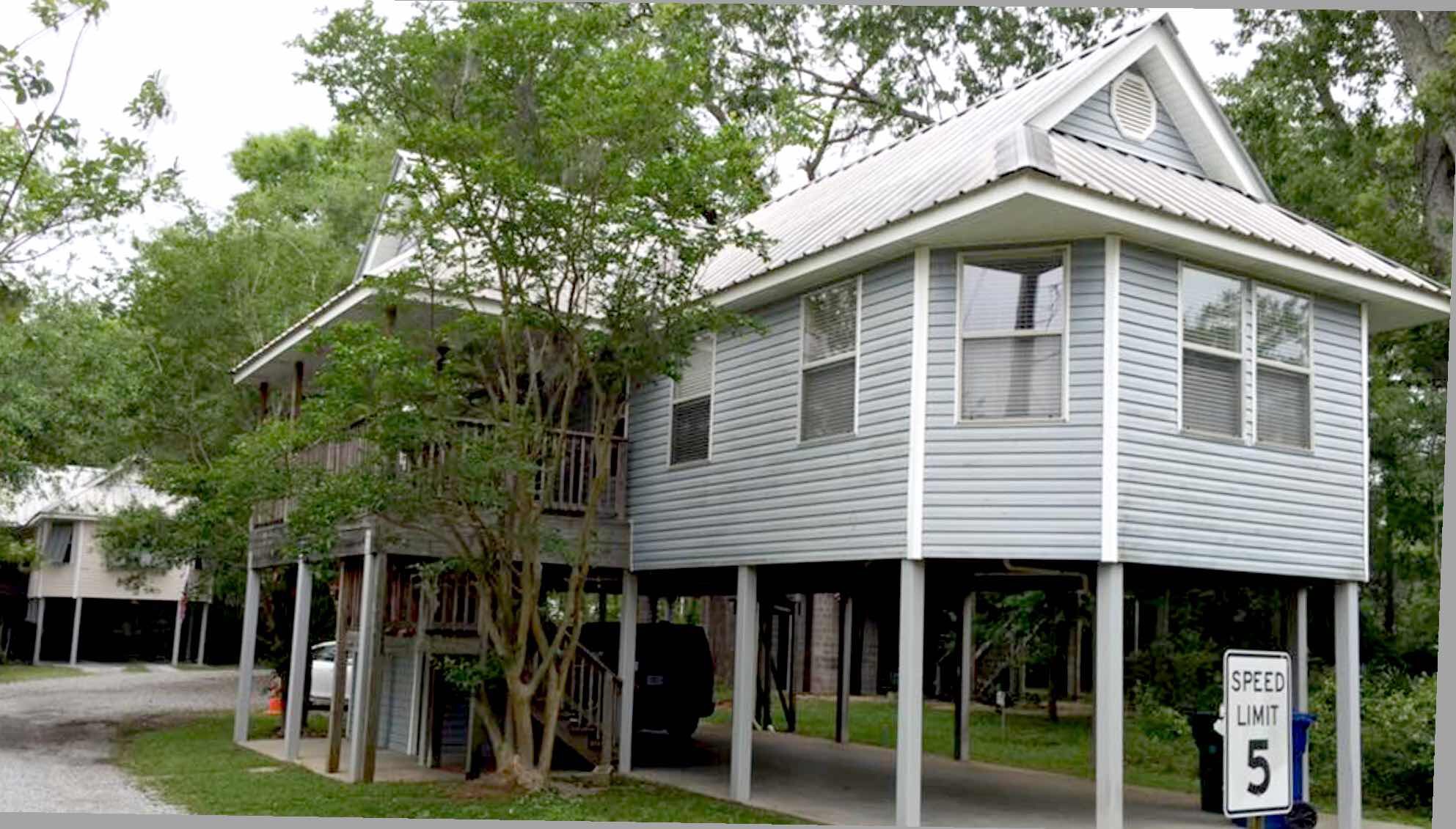 Harbor Landing Cottage Close to The Lakefront Houses for Rent in