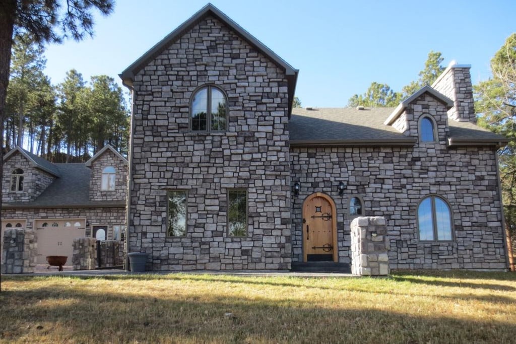 Black Hills Castle near Mt. Rushmore & Rapid City Houses for Rent in