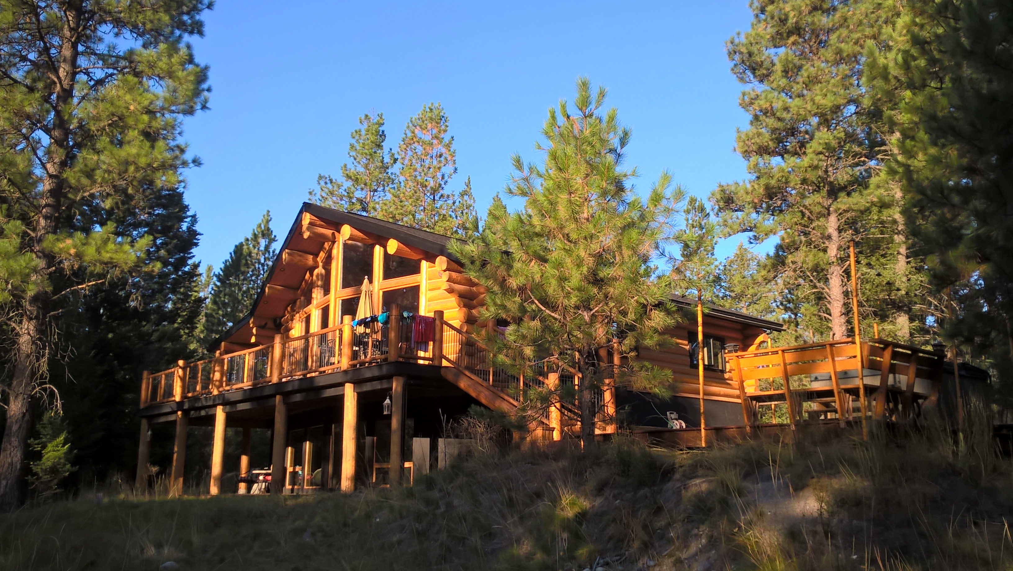 Lovely Log Cabin near Fernie, B.C. Cabins for Rent in Baynes Lake