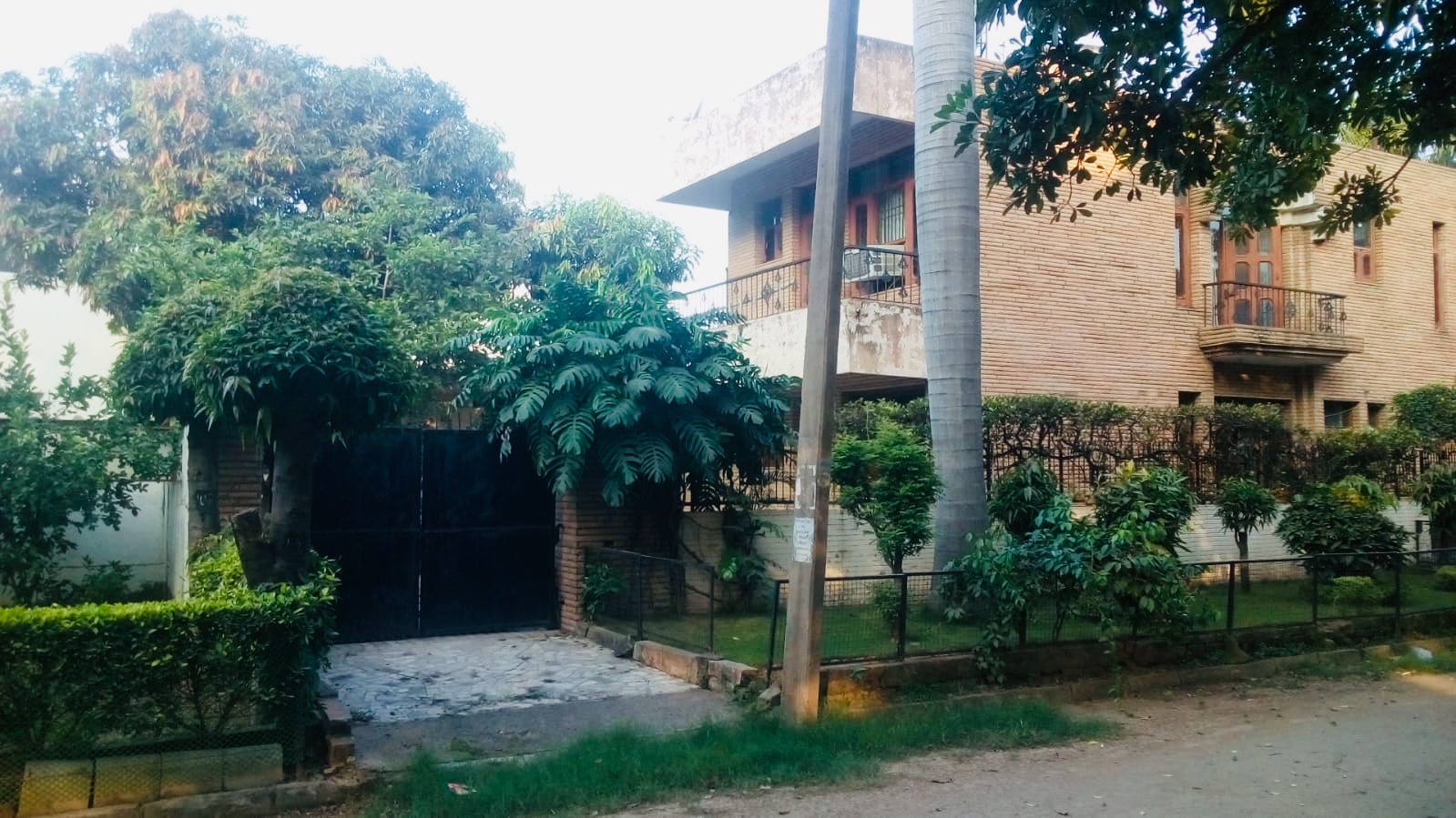 Garden Independent Bedroom with Kitchen & washroom Bungalows for Rent