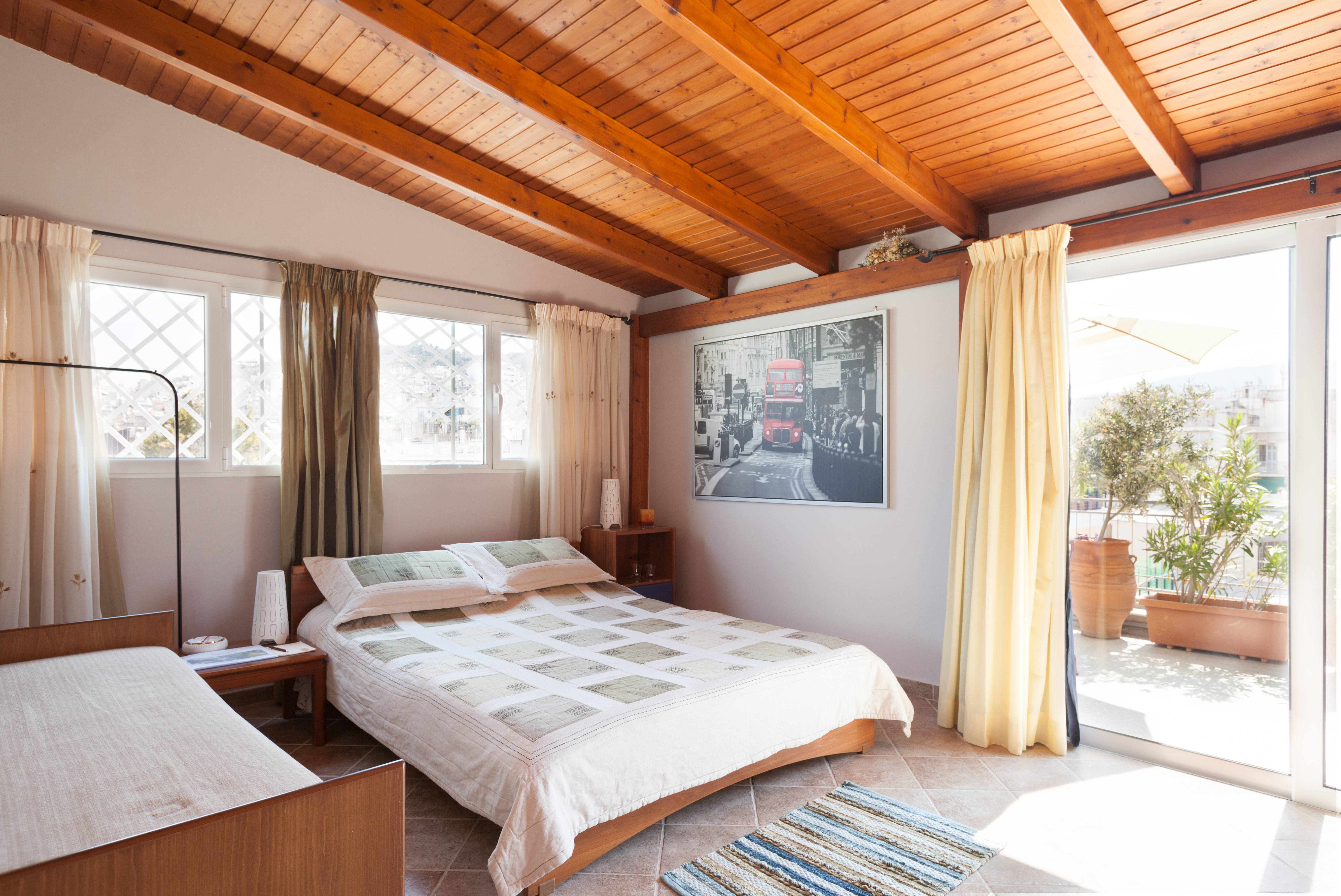 Sunny appartment near Athens centre
