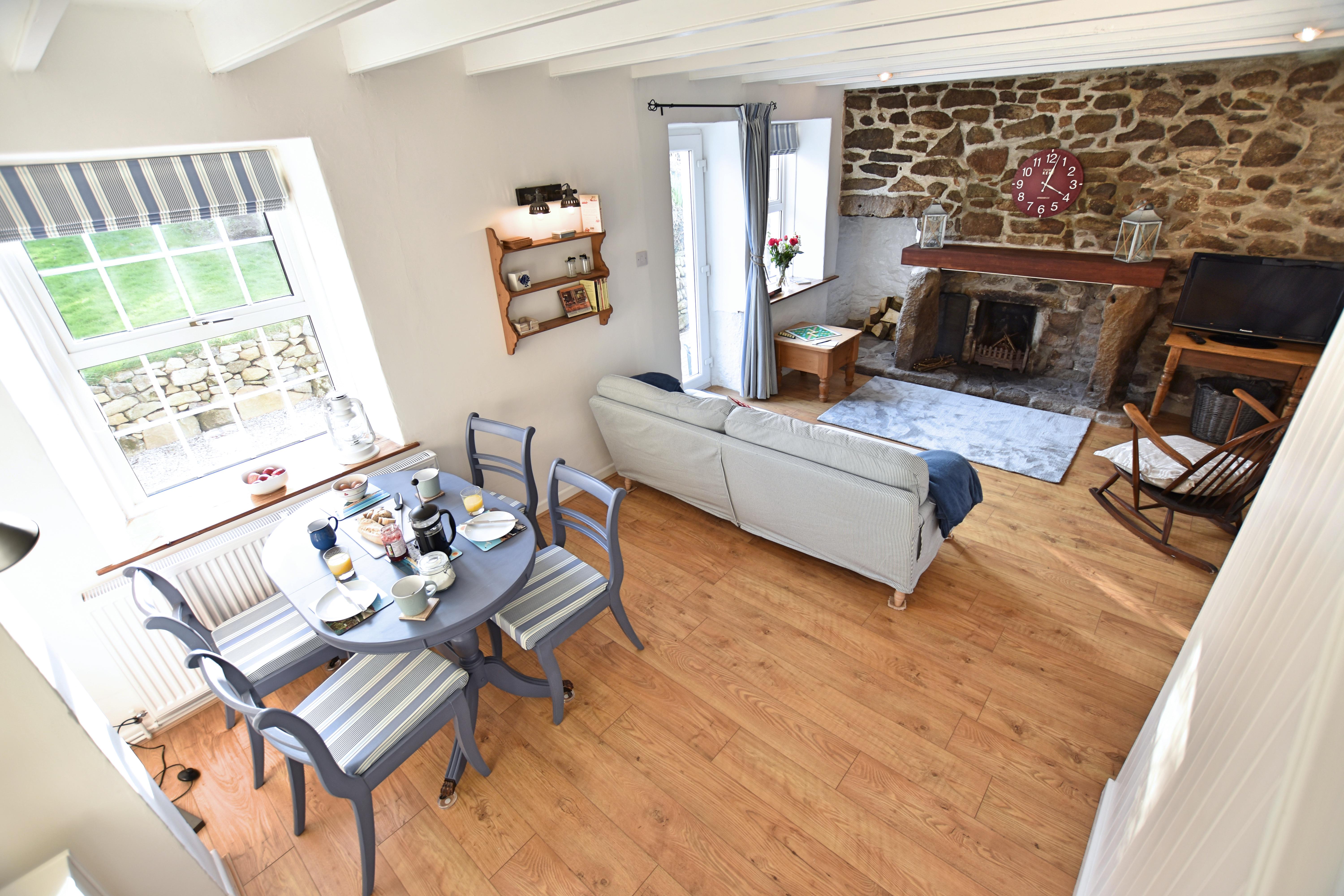 Granny Polly's Cottage - dog friendly, near beach