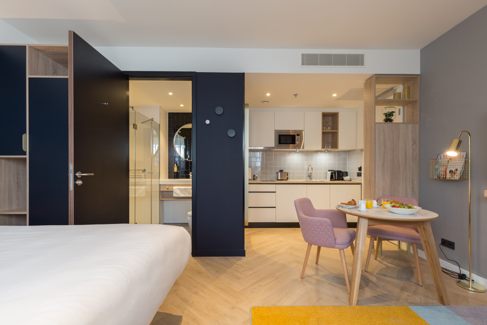 Studio suite with kitchen including breakfast — The Hague stay
