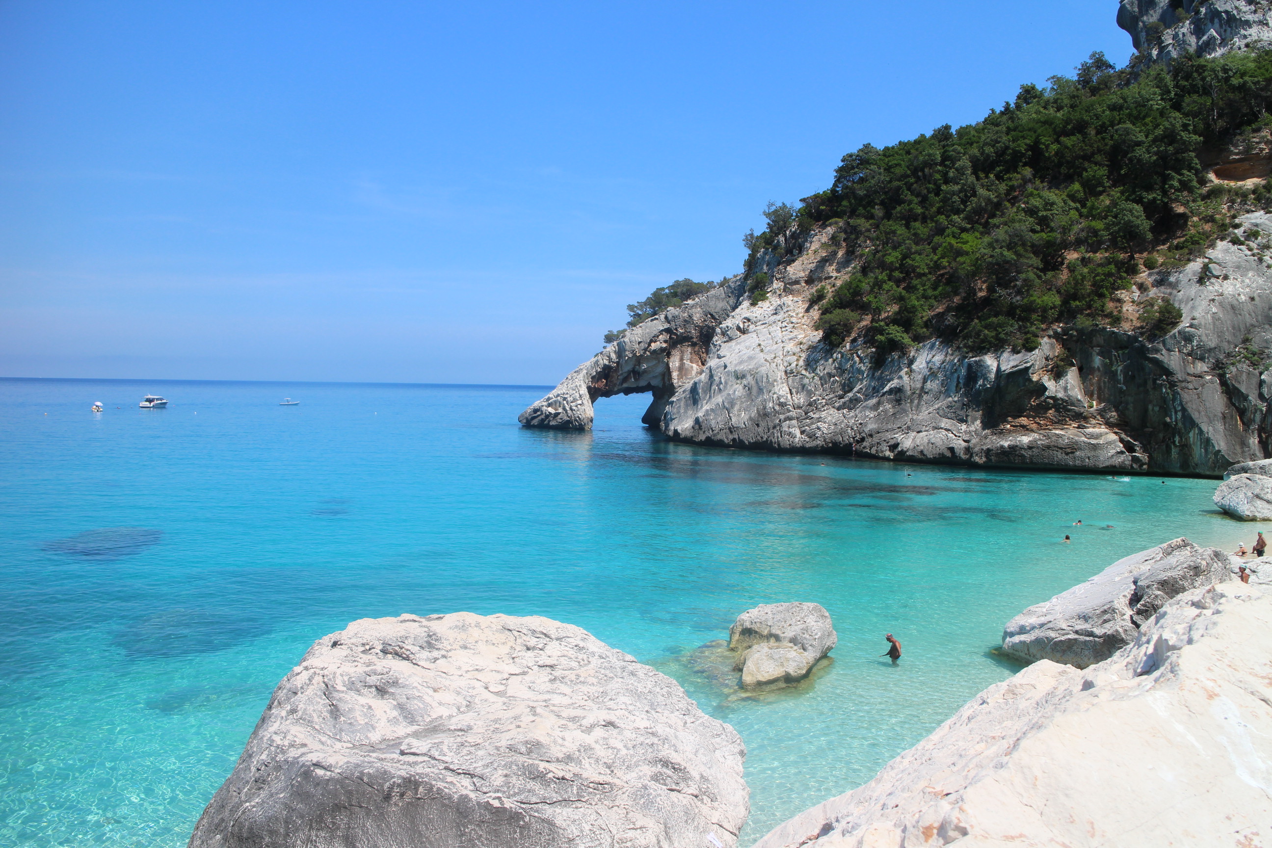 Clever location: beaches, nature & great food!