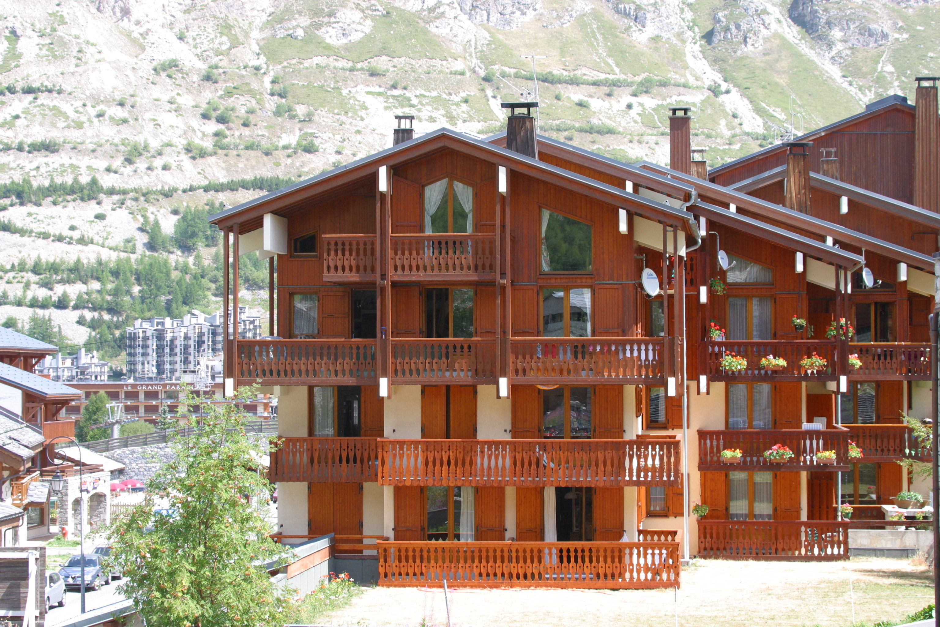 405. STUDIO 2 PERSONNES AU PIED