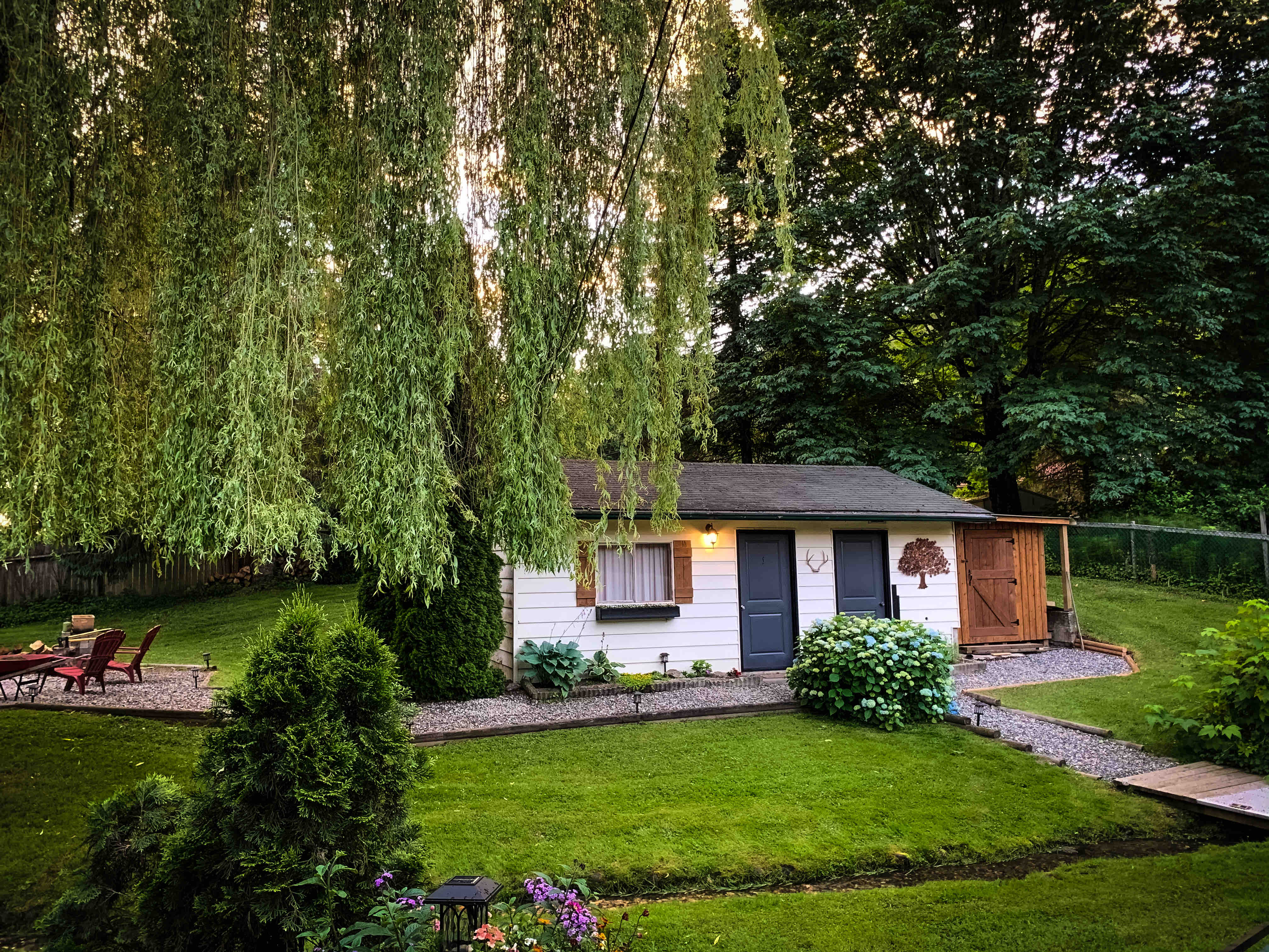 Rivers Edge Cabin Guesthouses for Rent in Chilliwack, British Columbia, Canada