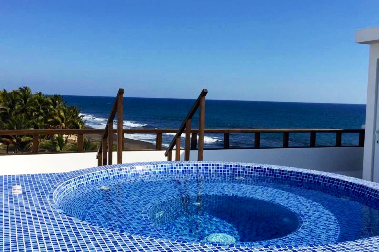 “Mermaids” Beautiful family beach front penthouse.