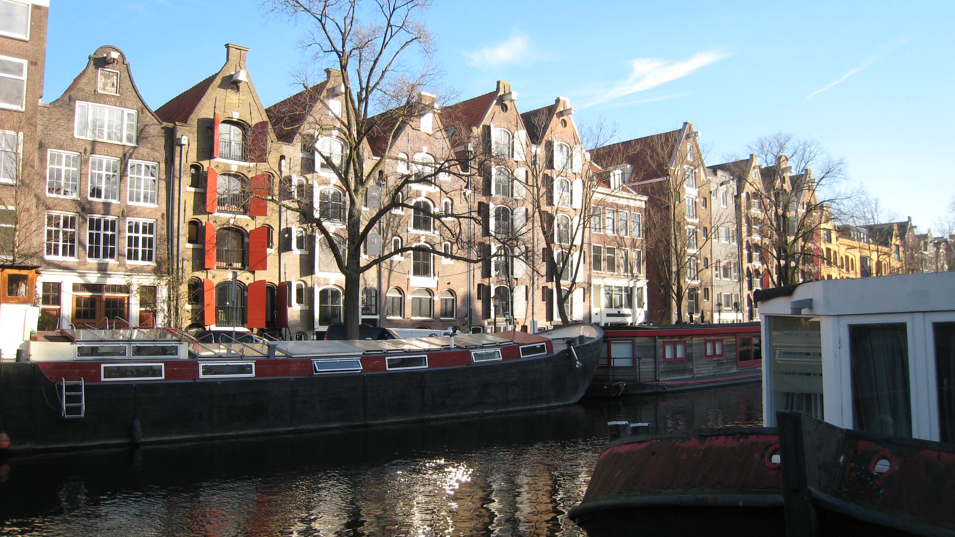 ruime comfortabele studio,aan gracht,rand  jordaan — Amsterdam stay