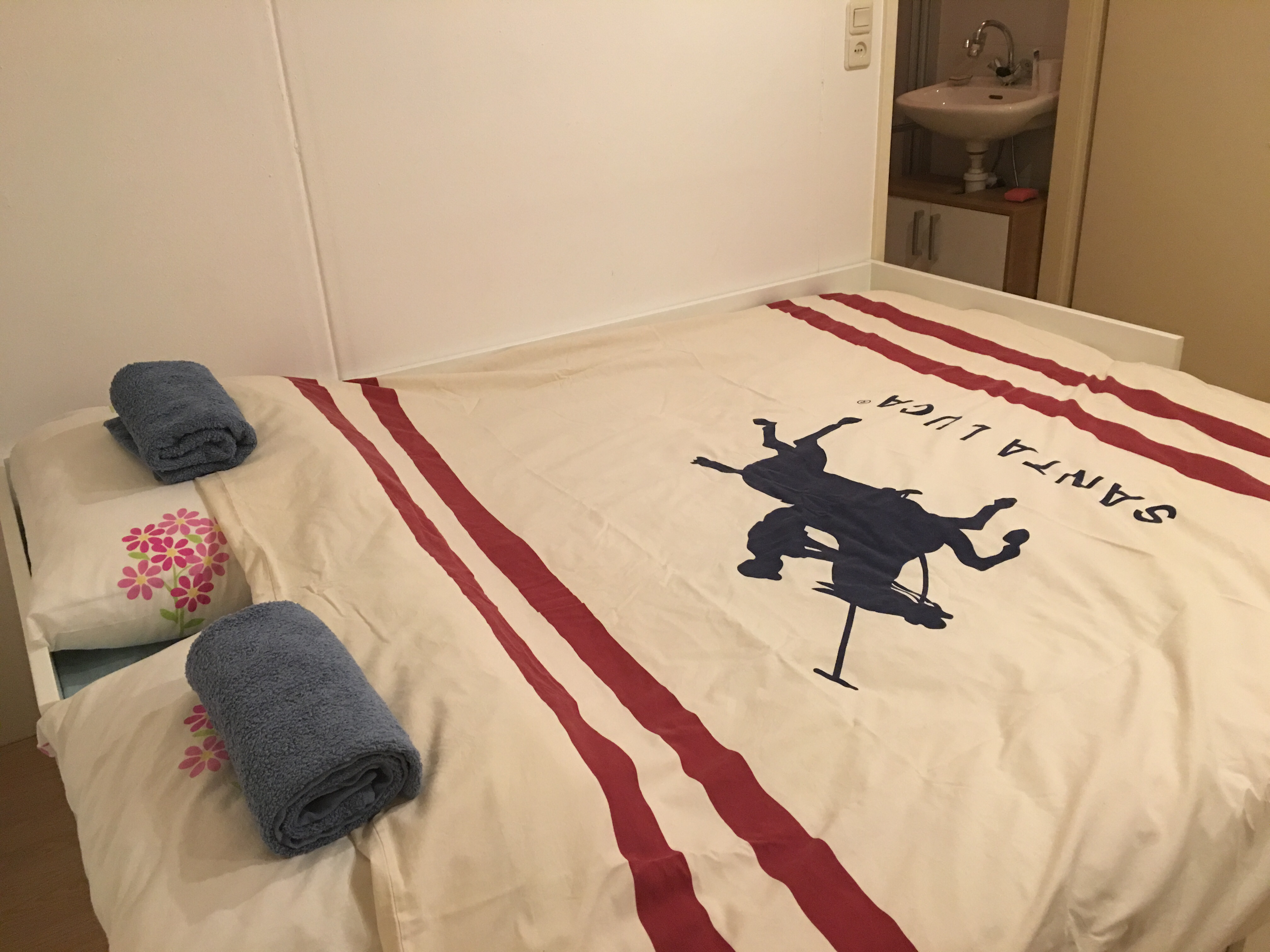 Private bathroom,free-parking 二人间,私人浴室 Rotterdam — Rotterdam stay