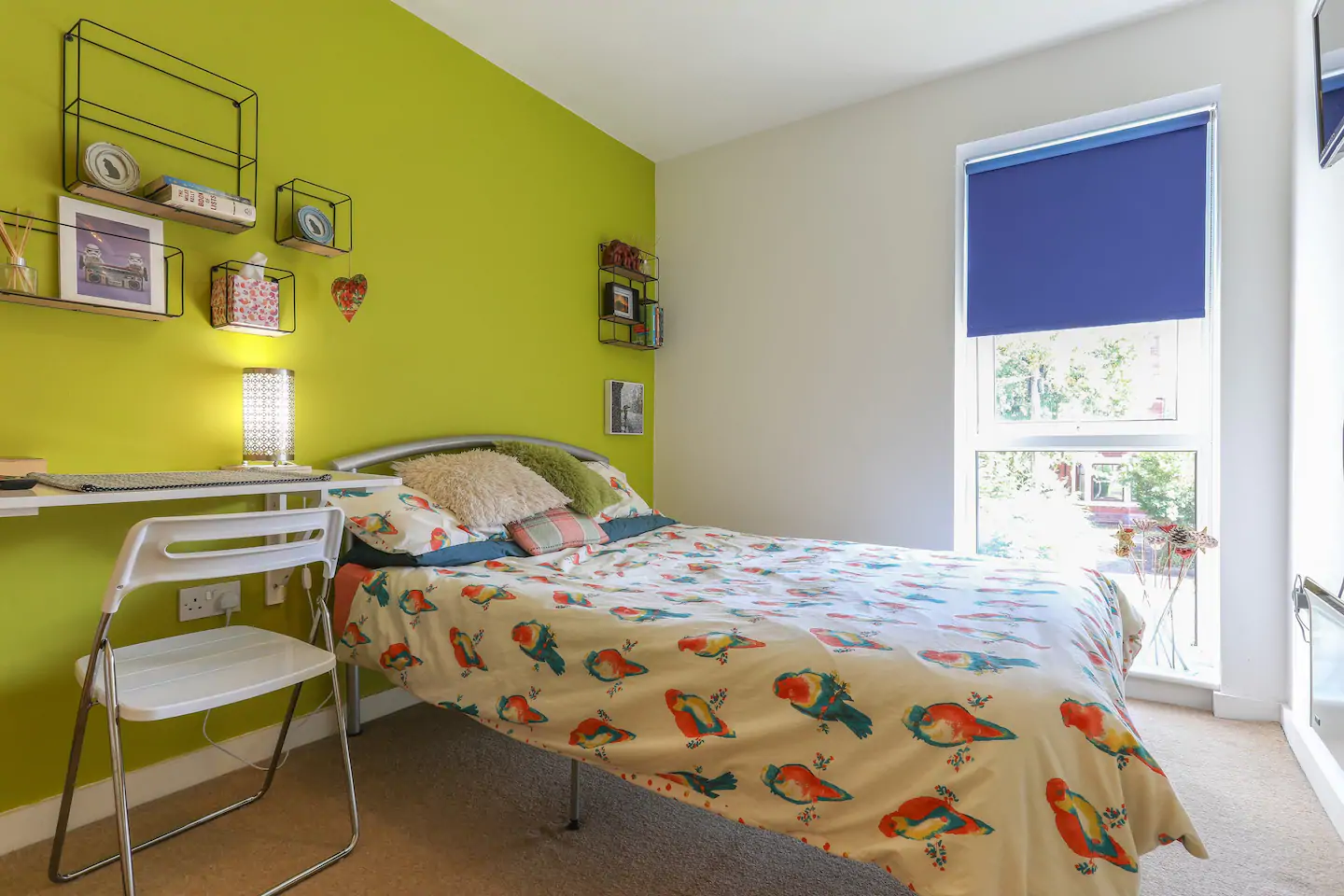 Comfy and Light Double Room with Private Bathroom in Whalley Range, Greater Manchester