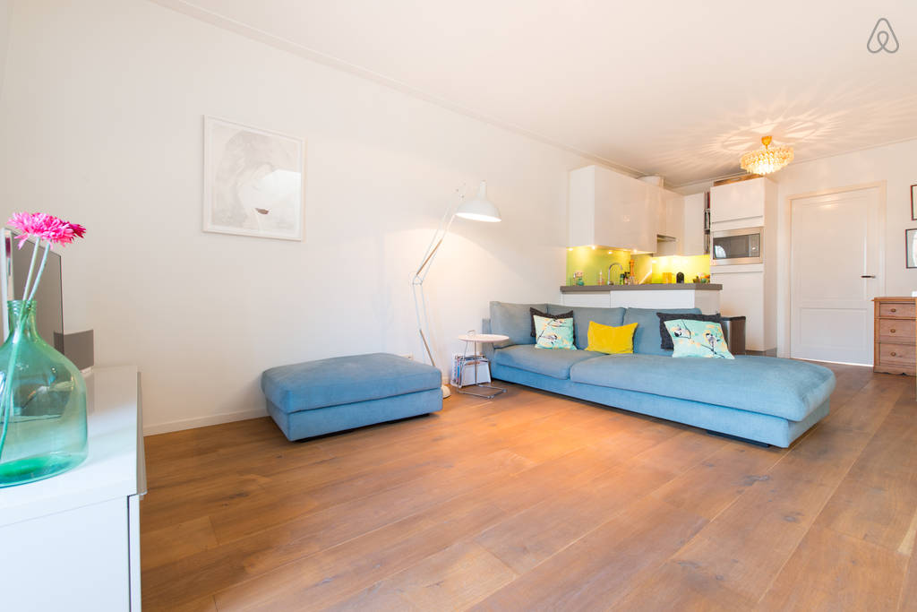 **Lovely & sunny on top location** โ Amsterdam stay