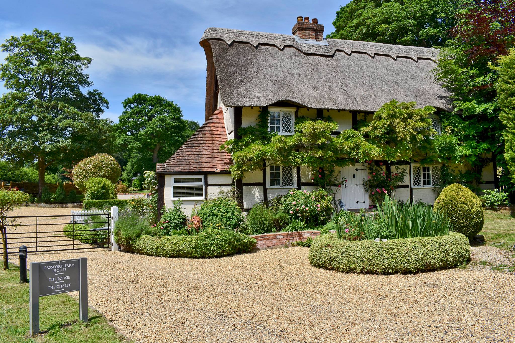 The Thatched Cottage, Passford Farm, Lymington . Houses for Rent in Lymington, United Kingdom